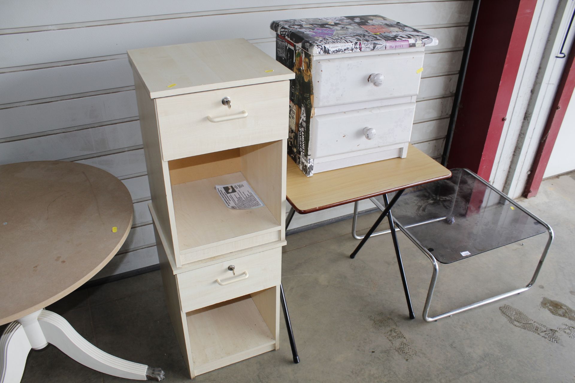 A pair of side tables each fitted single drawer; b