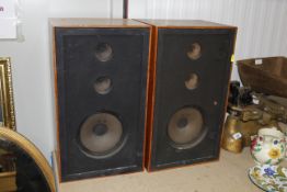 A pair of vintage speakers AF