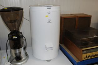 An Indesit spin dryer