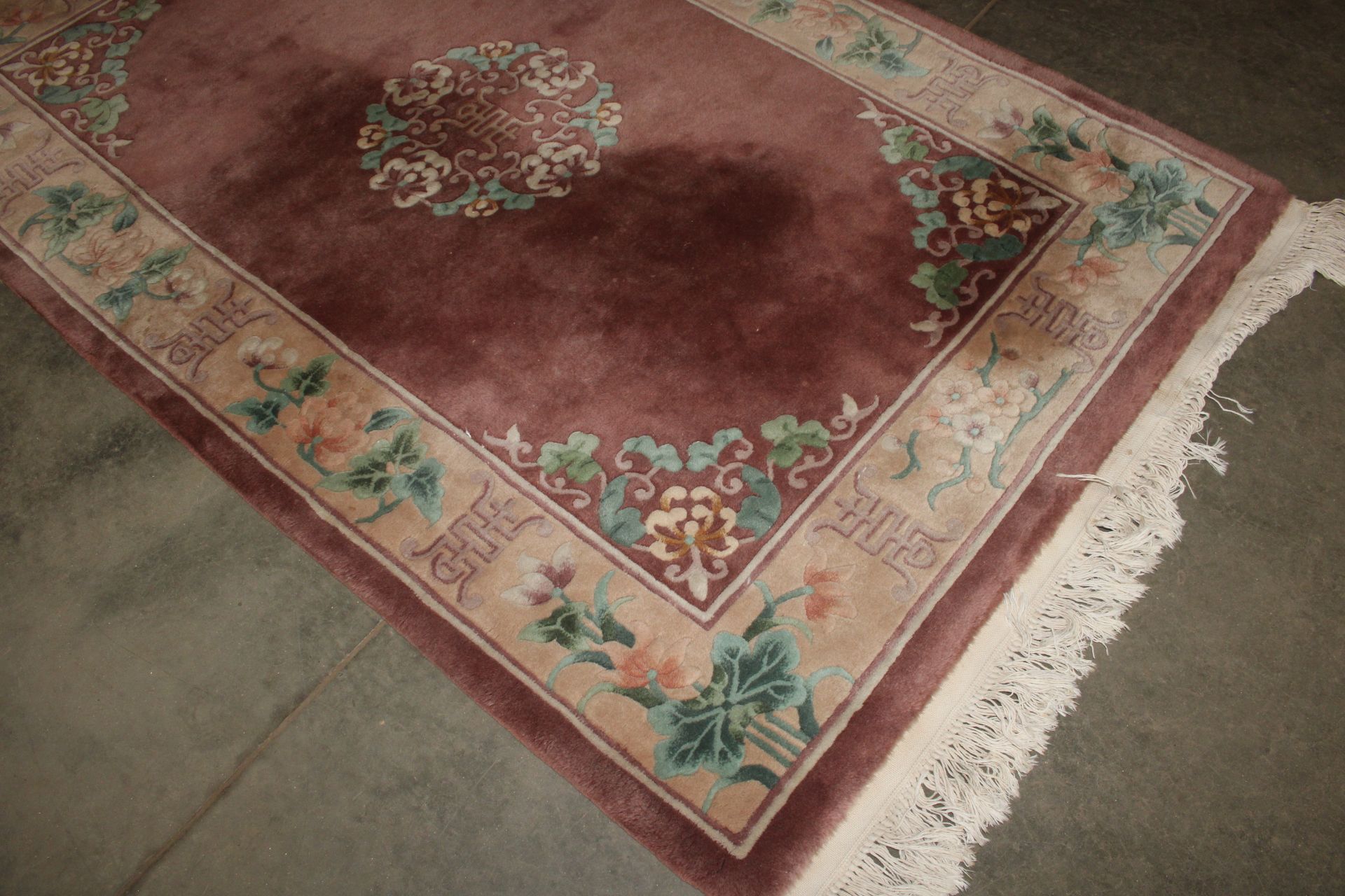 An approx. 7' x 4' "' Chinese style patterned rug - Image 4 of 5