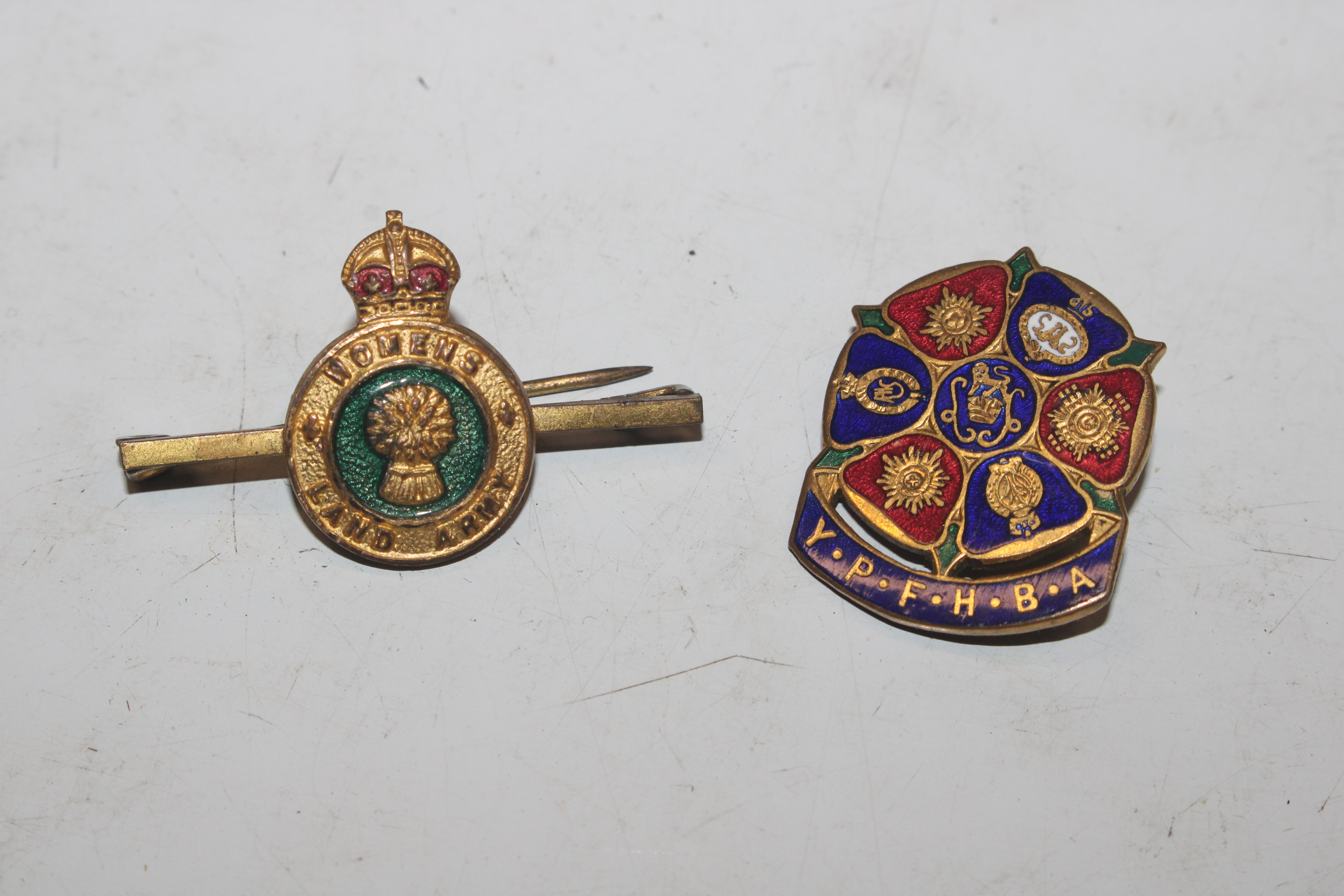 A box of military related and other cloth badges - Image 10 of 14