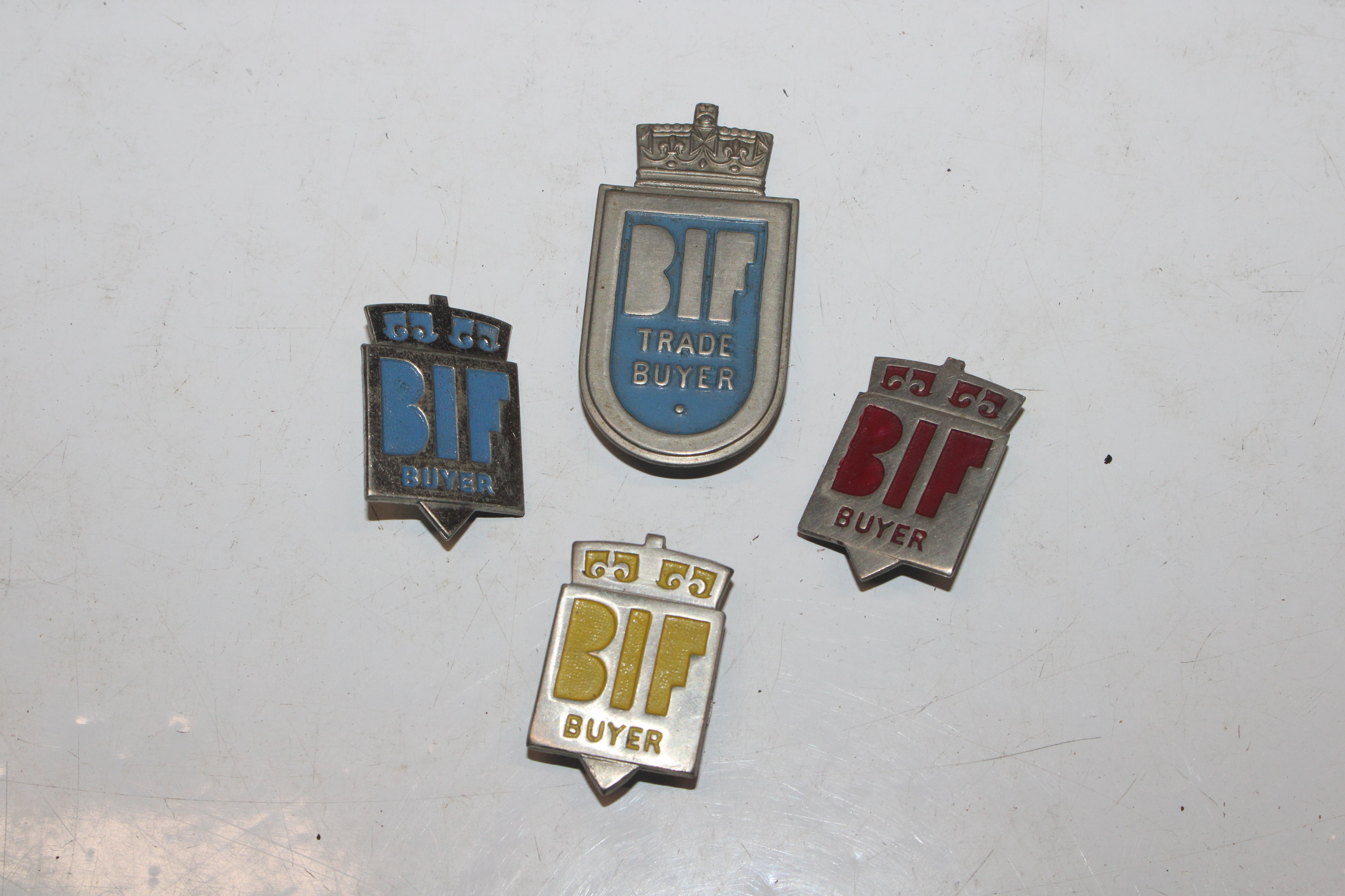 A box of military related and other cloth badges - Image 4 of 14