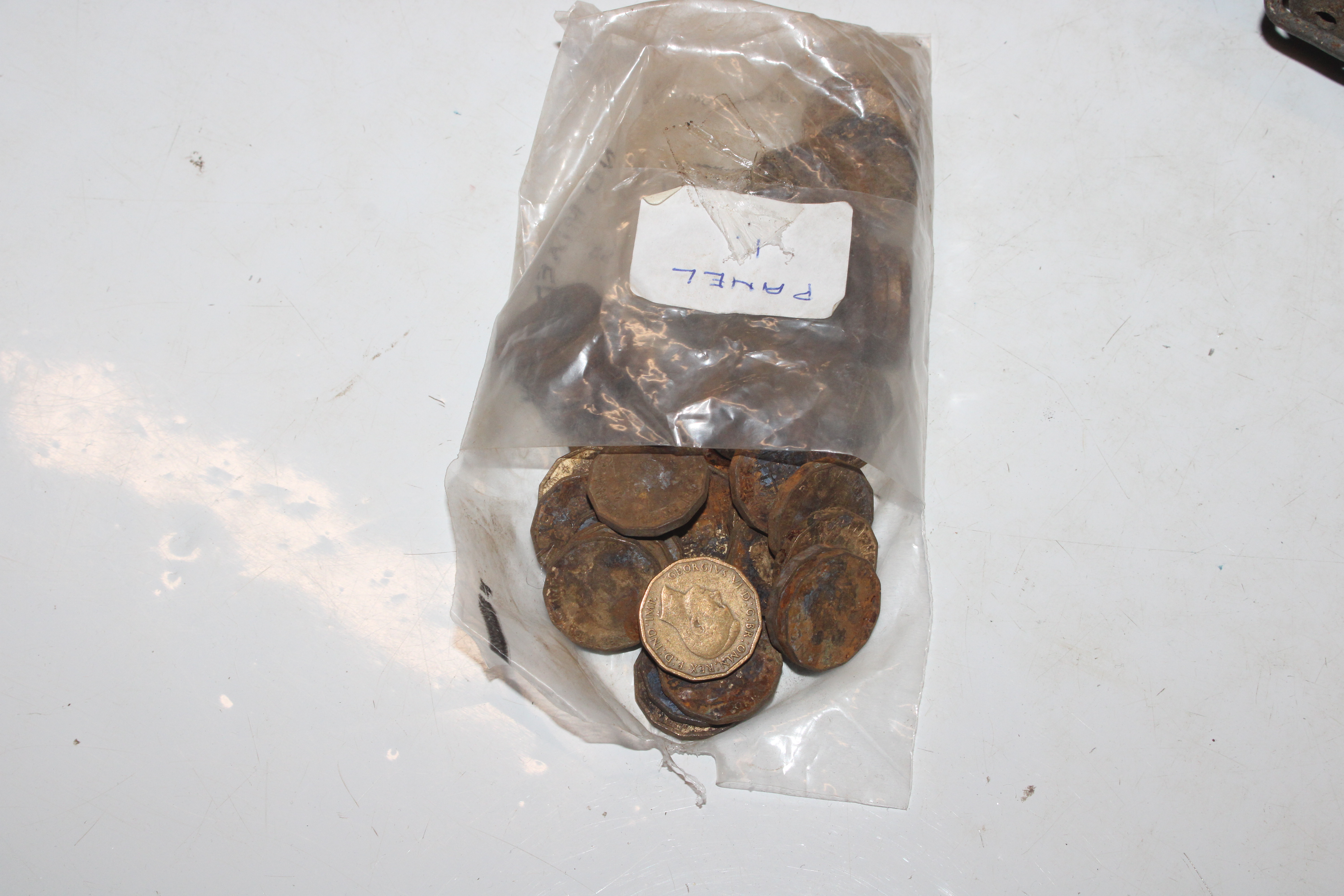 A wooden box and contents of various coinage - Image 4 of 8
