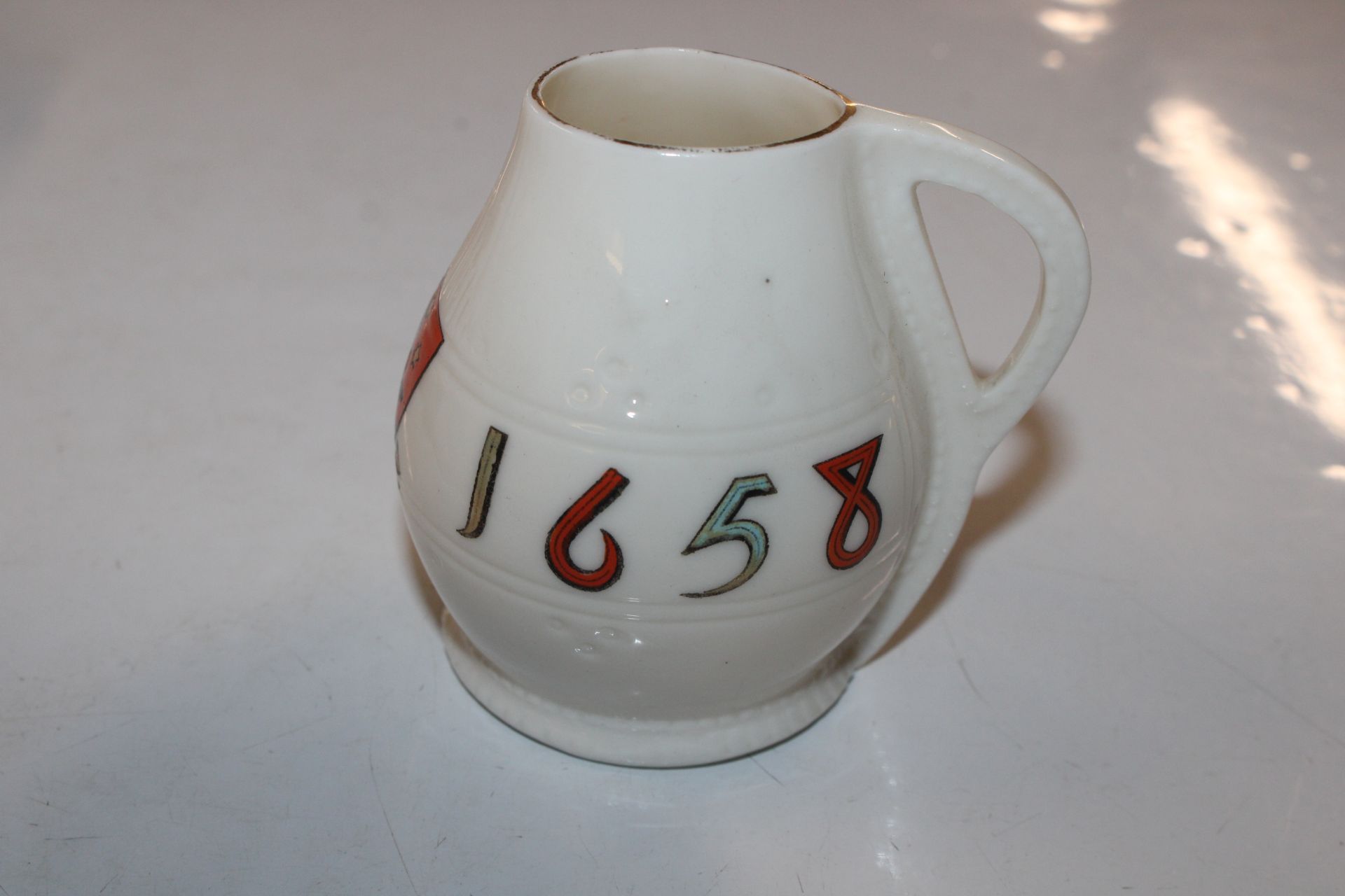 A box of various crested ware to include W.H. Goss - Image 4 of 26