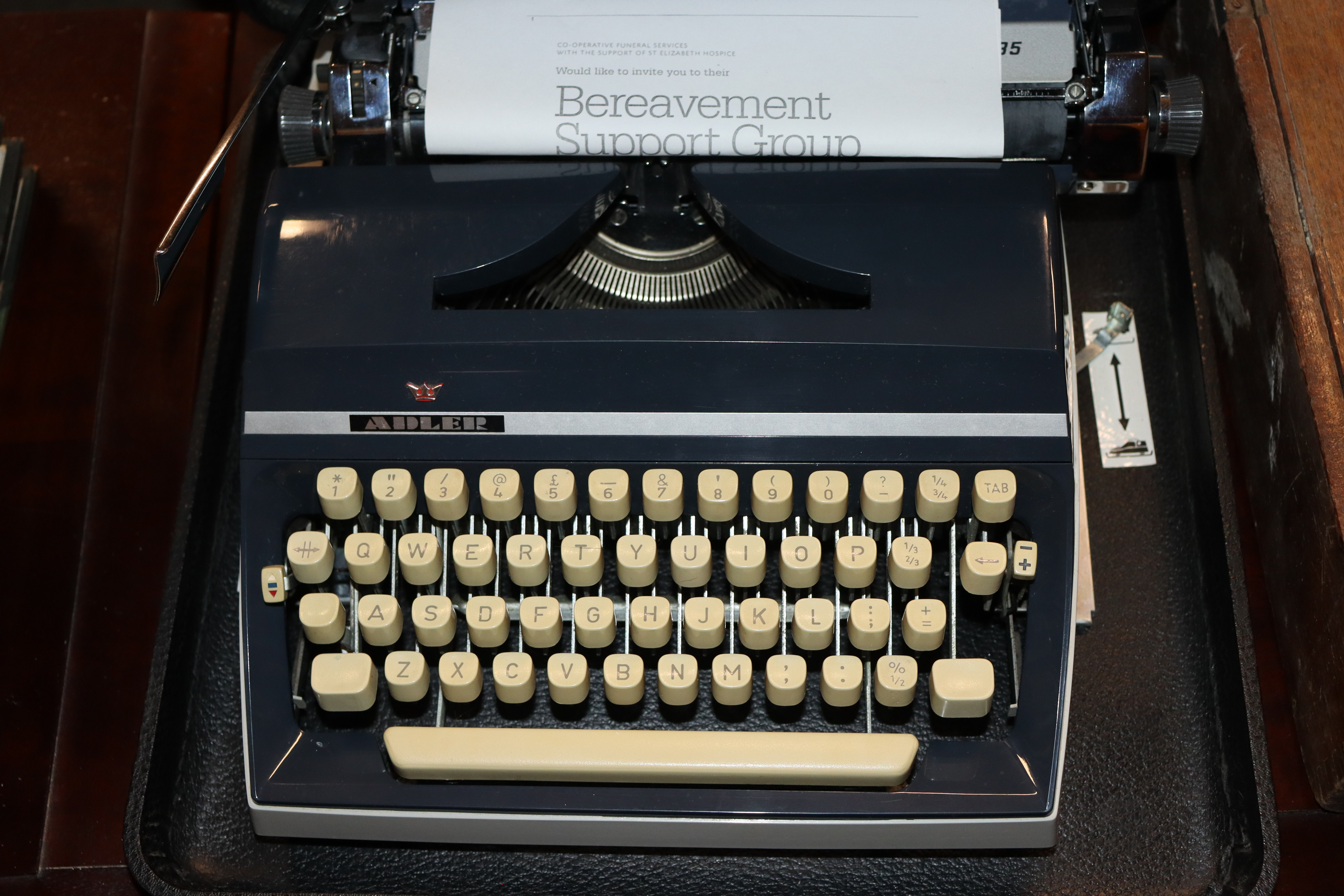 A vintage manual portable typewriter and an old bl - Image 2 of 3