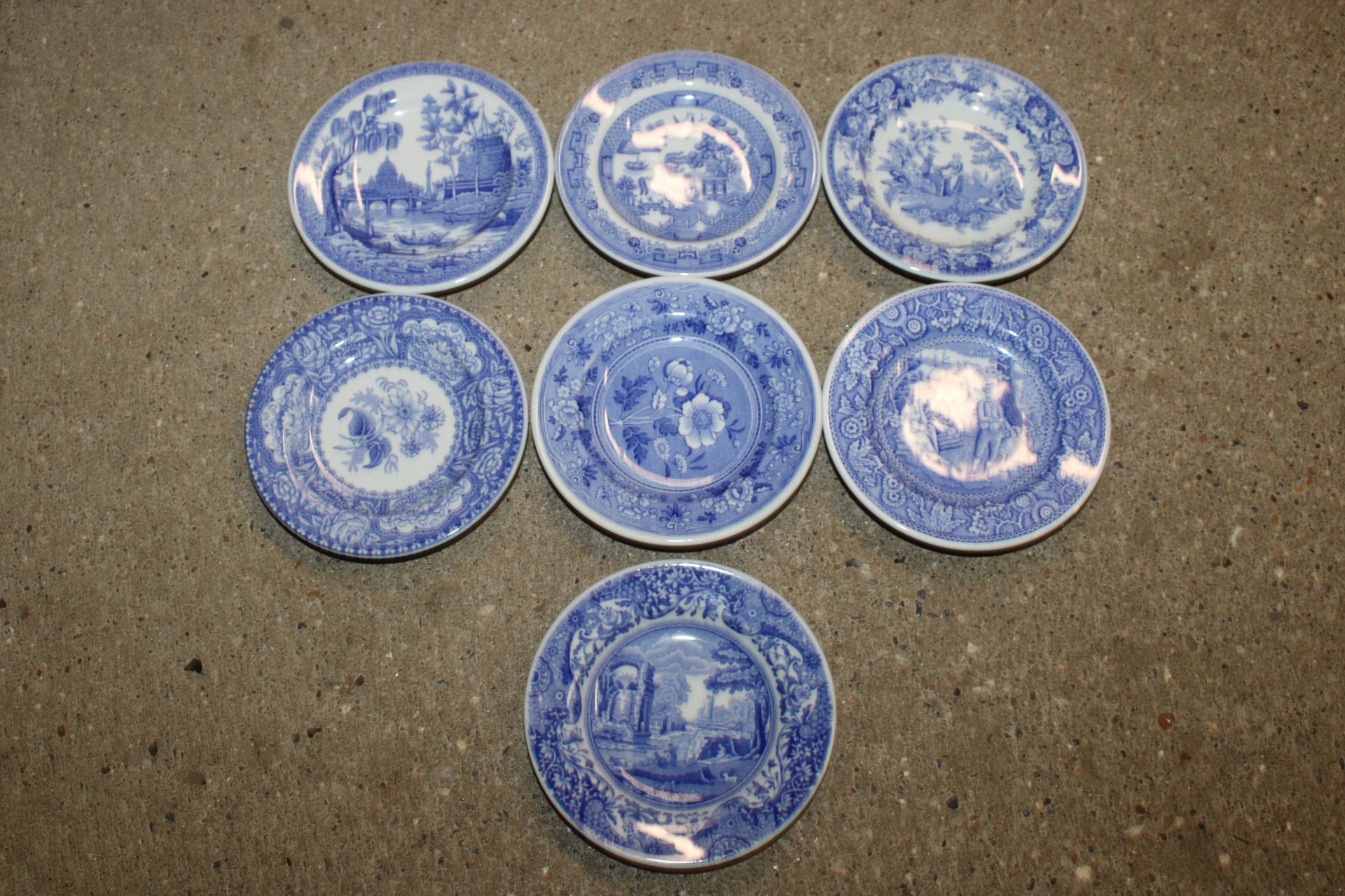 A quantity of blue and white china to include Roya - Image 4 of 11