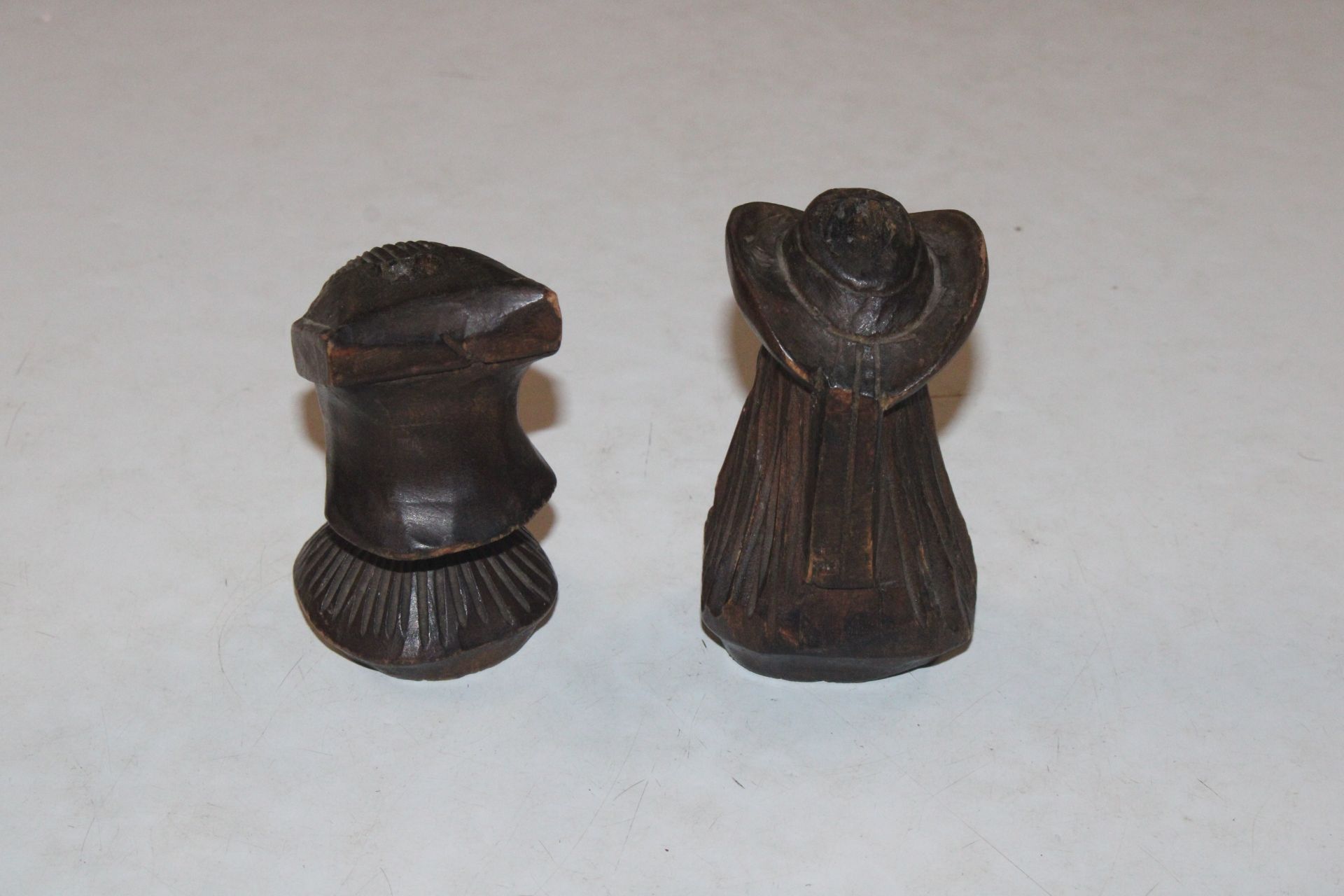 A pair of wooden stands in the form of carved head - Image 9 of 9