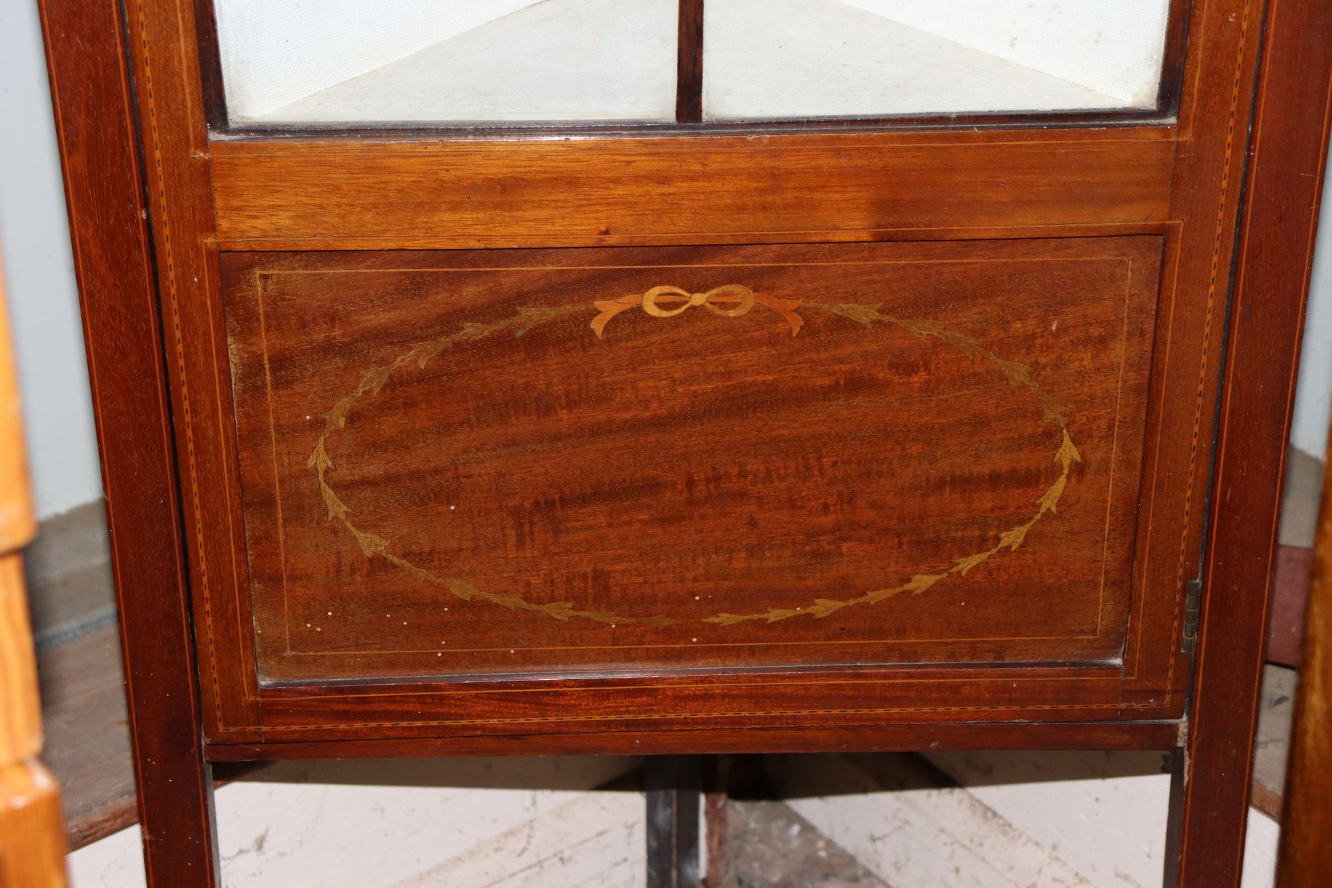 An Edwardian mahogany and inlaid corner display ca - Image 2 of 2