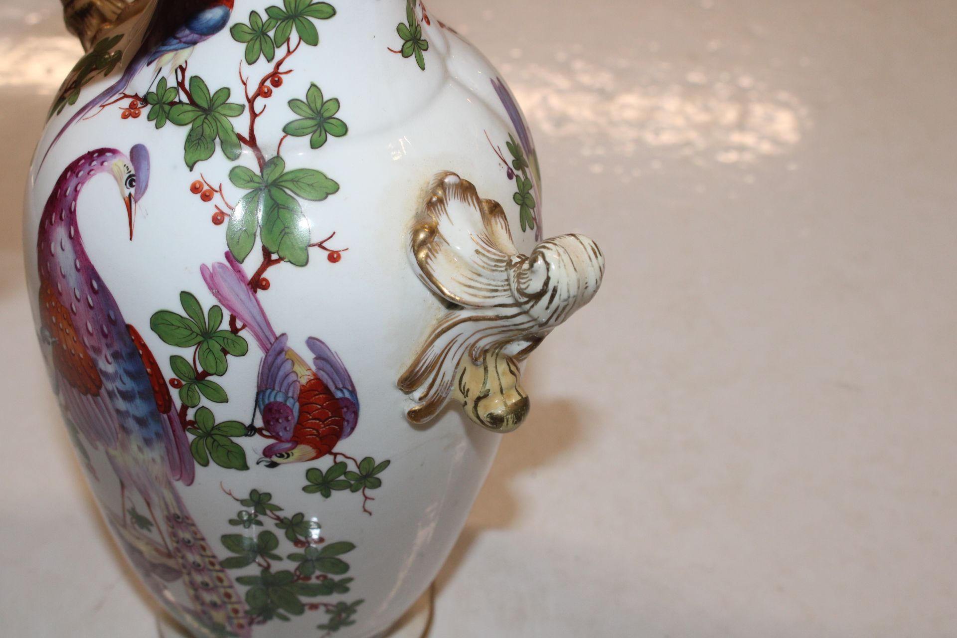 A Chelsea porcelain baluster vase decorated with b - Image 8 of 15