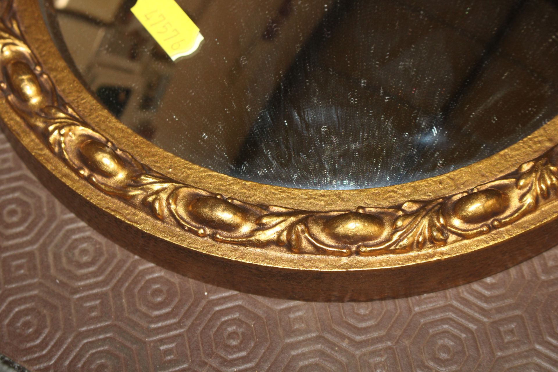 A small gilt framed convex wall mirror - Image 3 of 5
