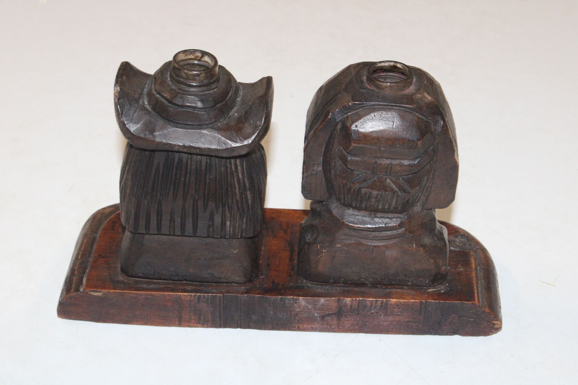 A pair of wooden stands in the form of carved head - Image 4 of 9