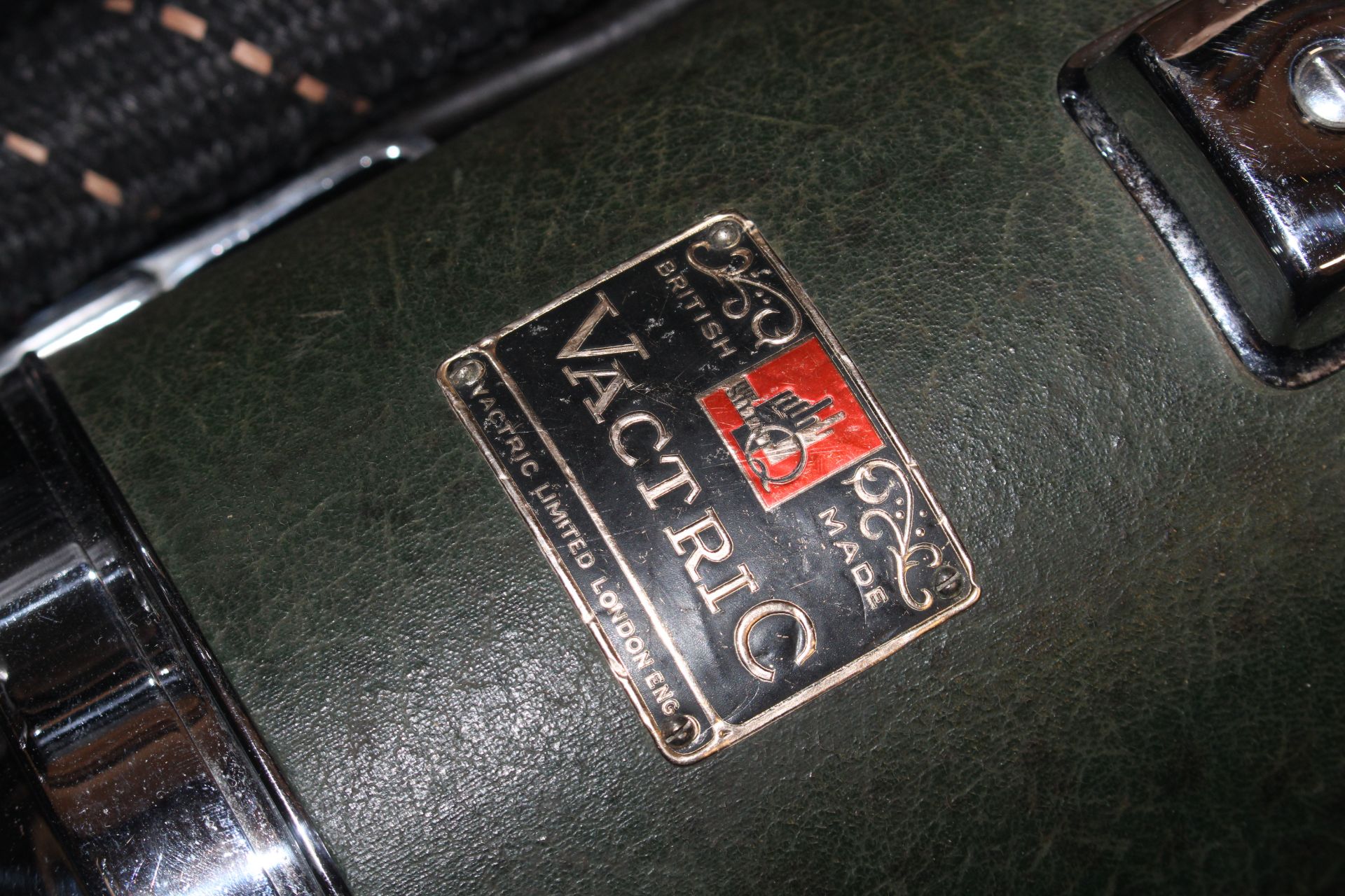 A vintage Vactric vacuum cleaner (cased) - Image 2 of 6