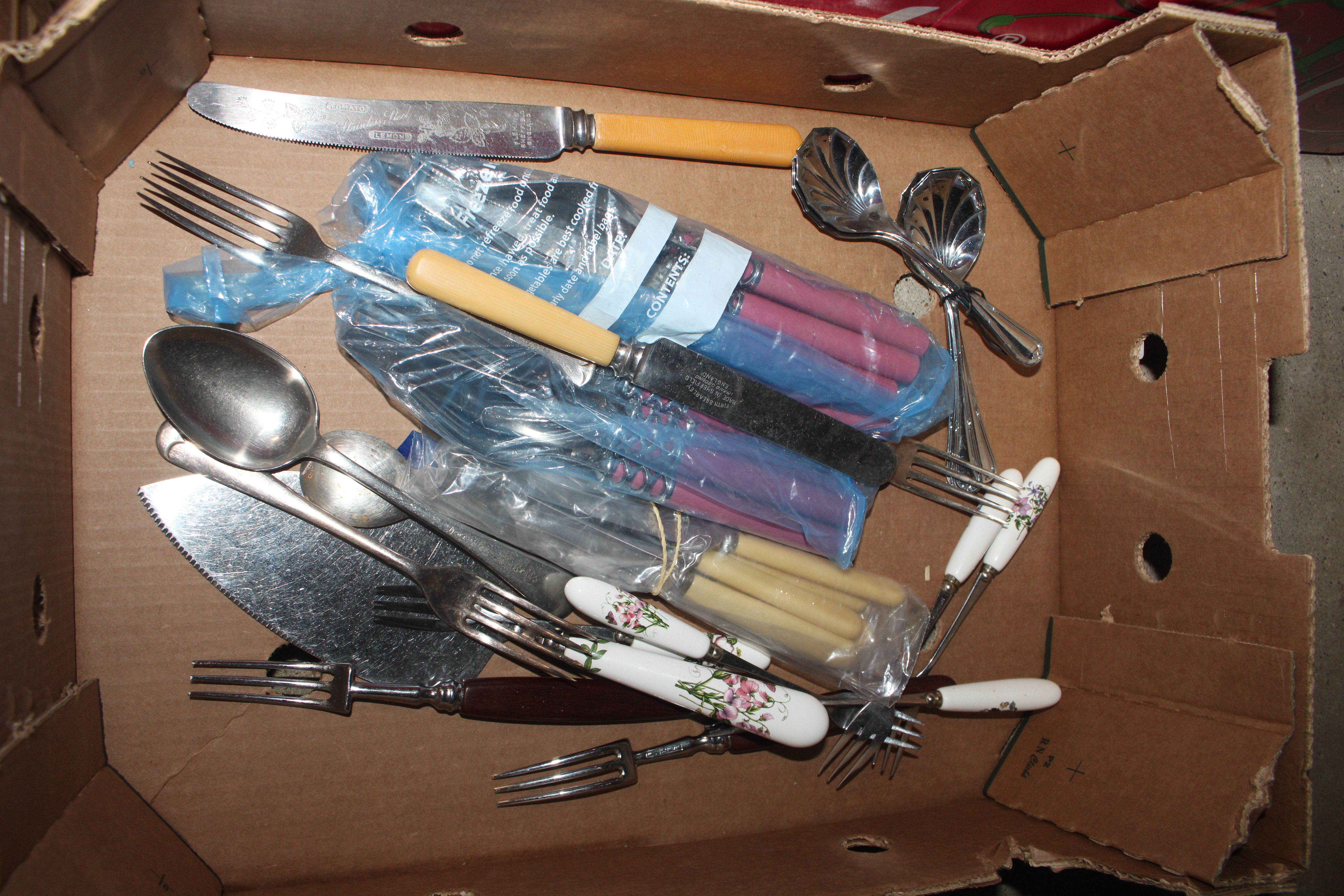 Two boxes of miscellaneous plated ware and cutlery - Image 2 of 10