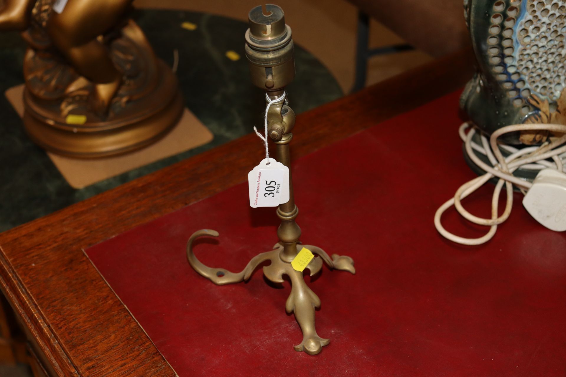 A brass Pulman style table lamp base