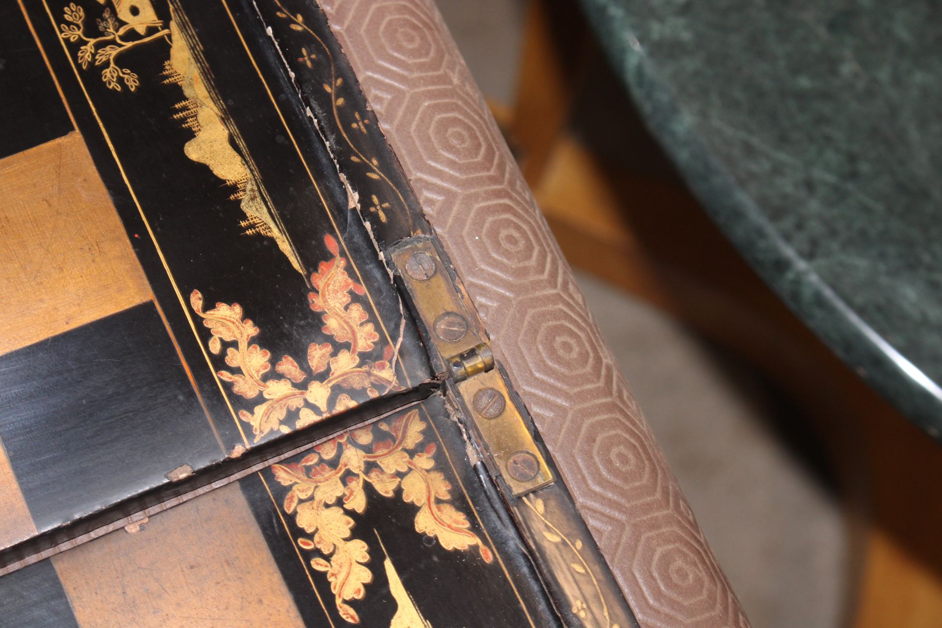 A 19th Century Chinese lacquered folding backgammo - Image 5 of 14