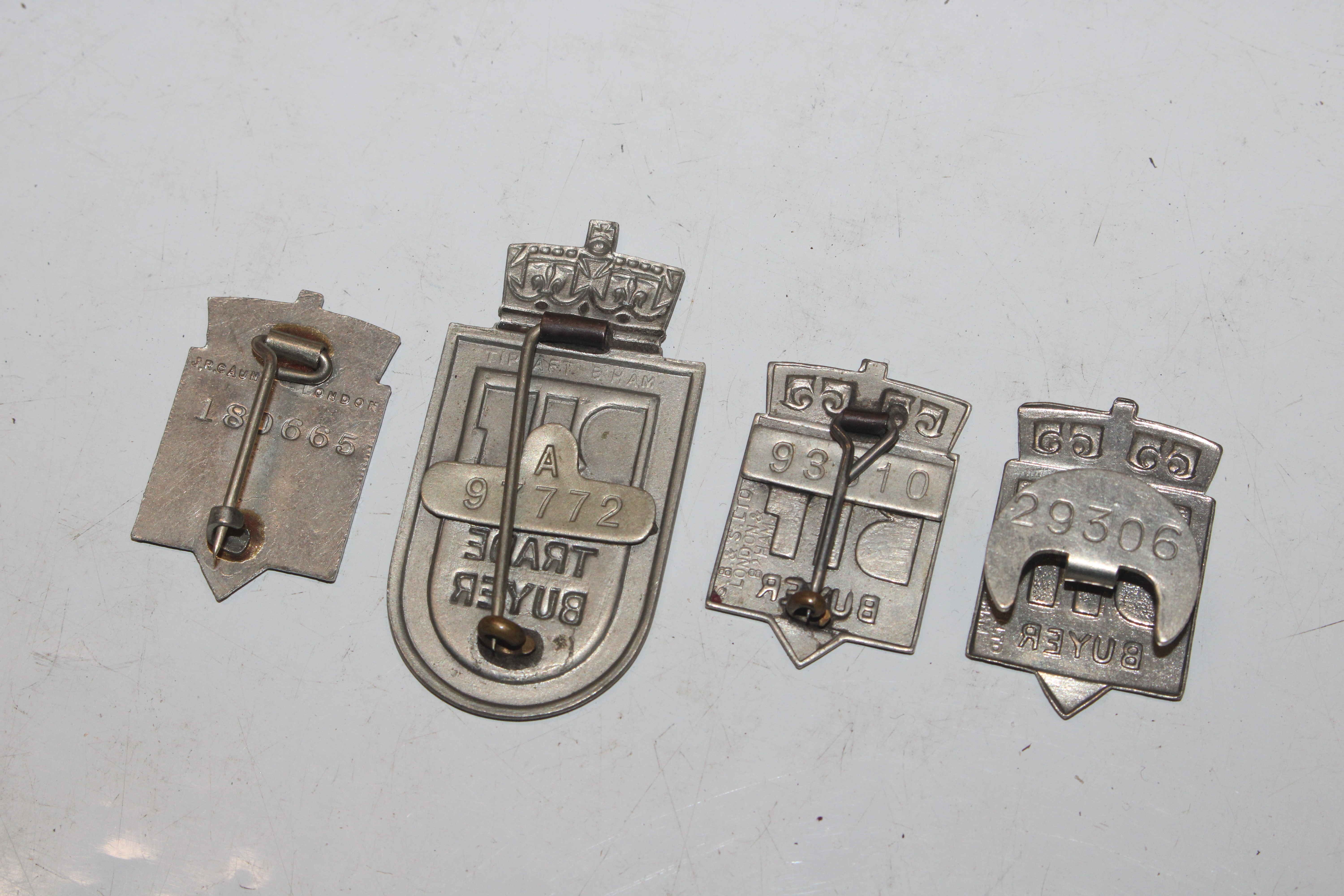 A box of military related and other cloth badges - Image 5 of 14