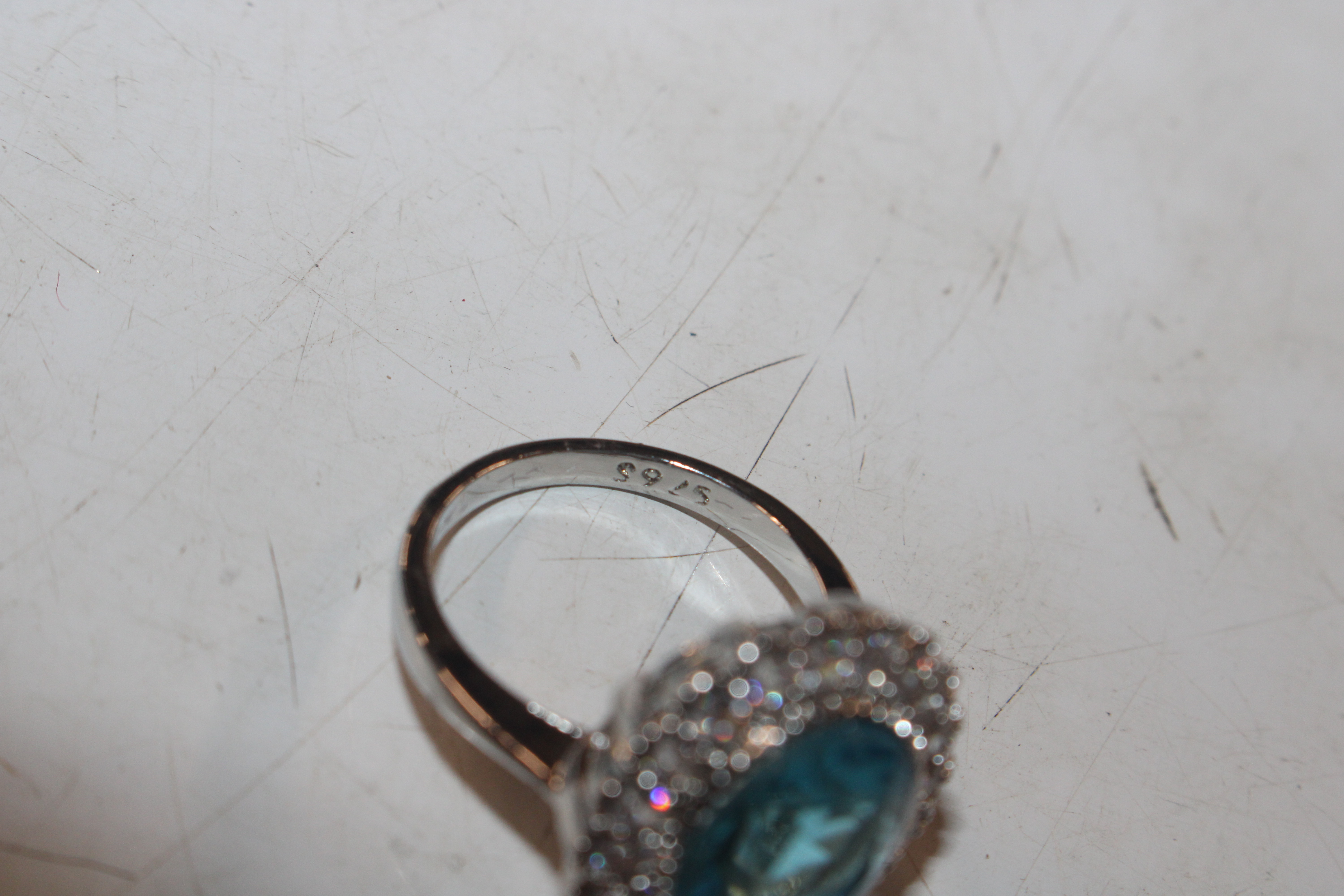 A 925 silver and blue topaz set ring - Image 4 of 4