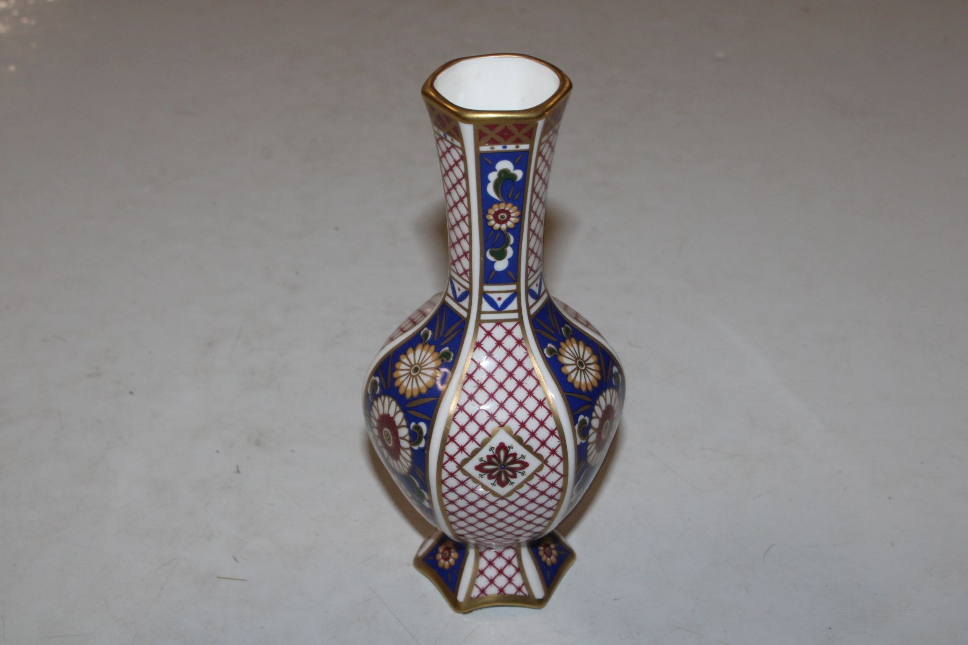 A Satsuma vase; and an Aynsley "Imperial" pattern - Image 10 of 14