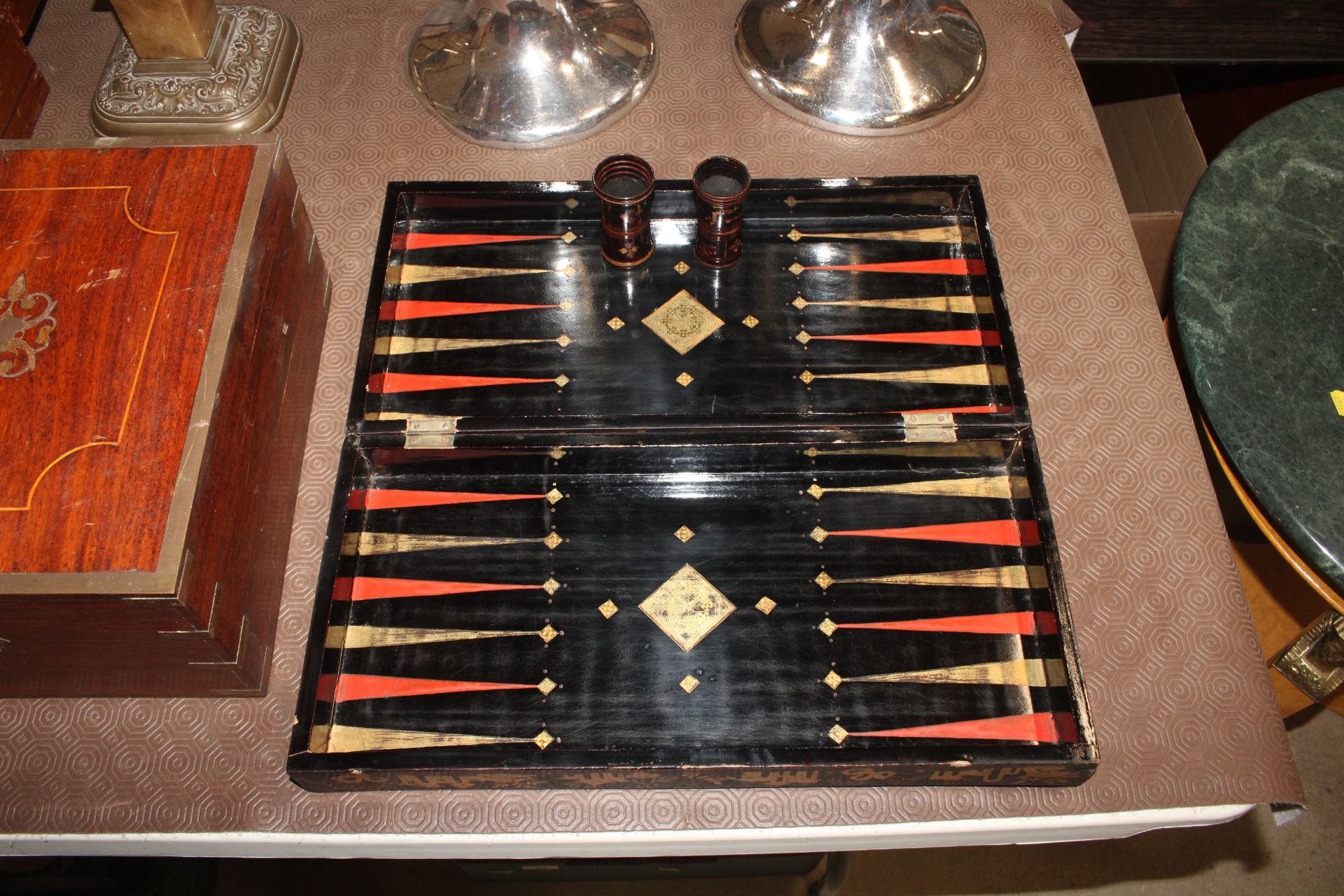 A 19th Century Chinese lacquered folding backgammo - Image 5 of 12
