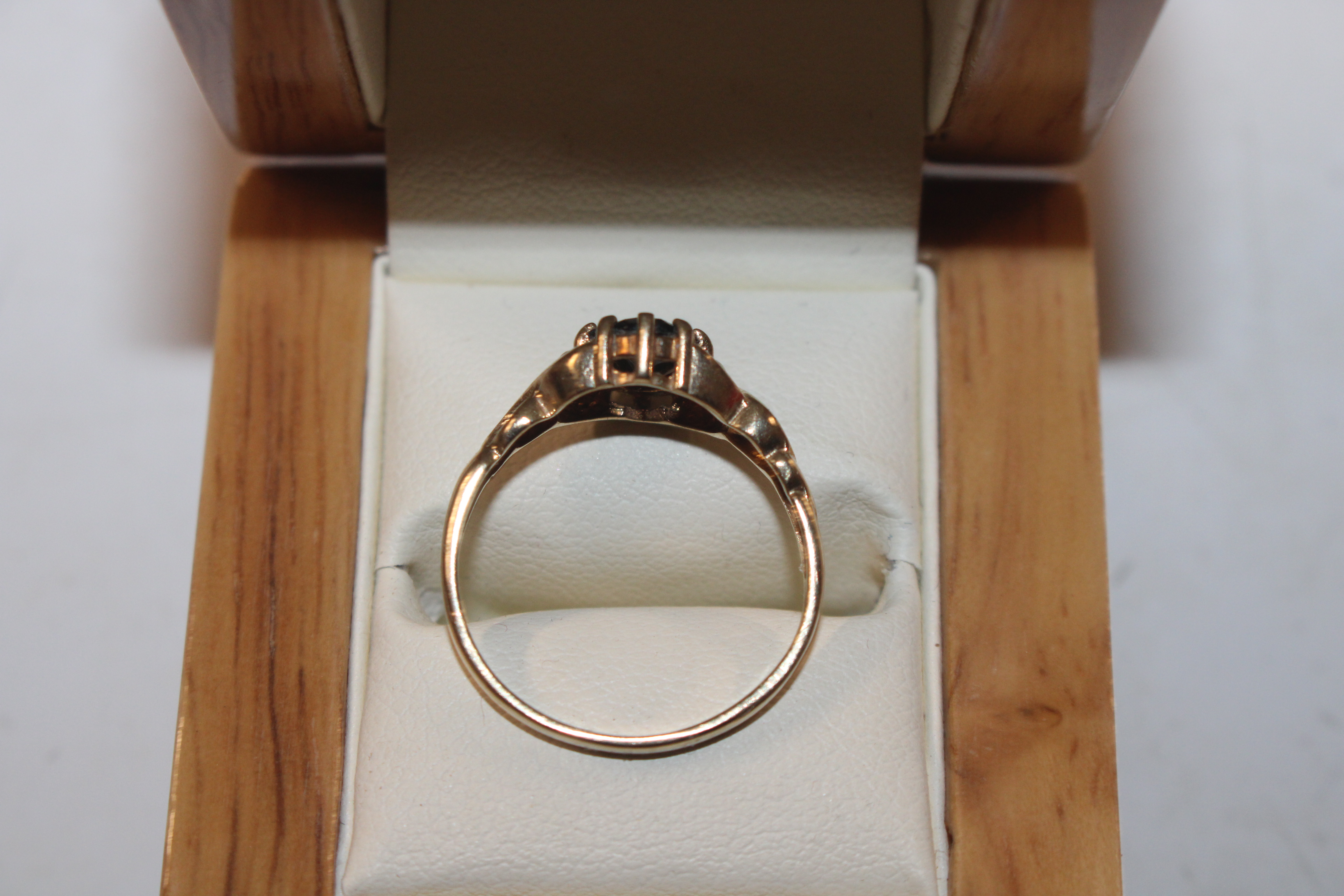 A Hallmarked 9ct gold smoky topaz ring with Celtic - Image 4 of 5