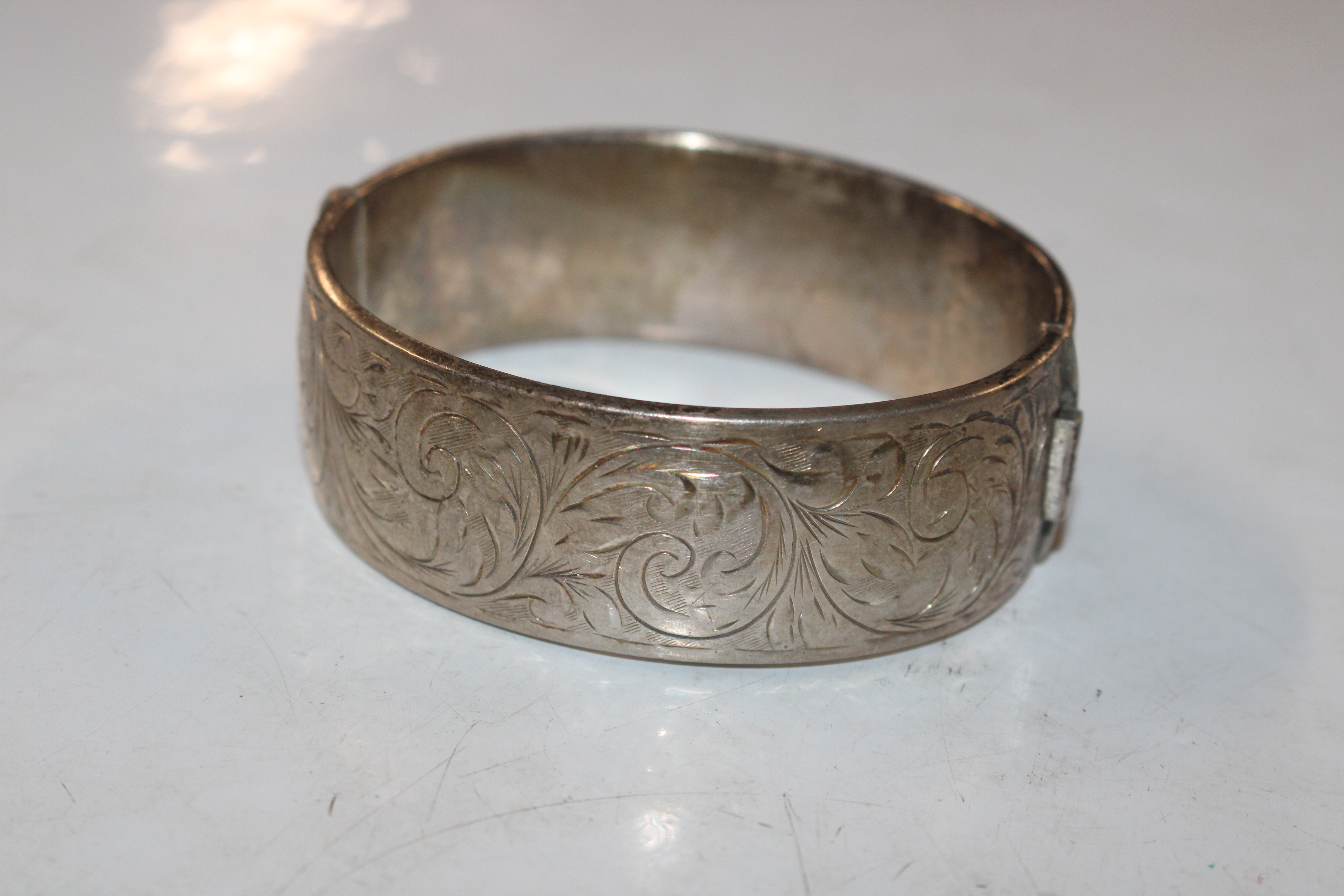 A silver hinged bangle; a white metal locket; a si - Image 4 of 10