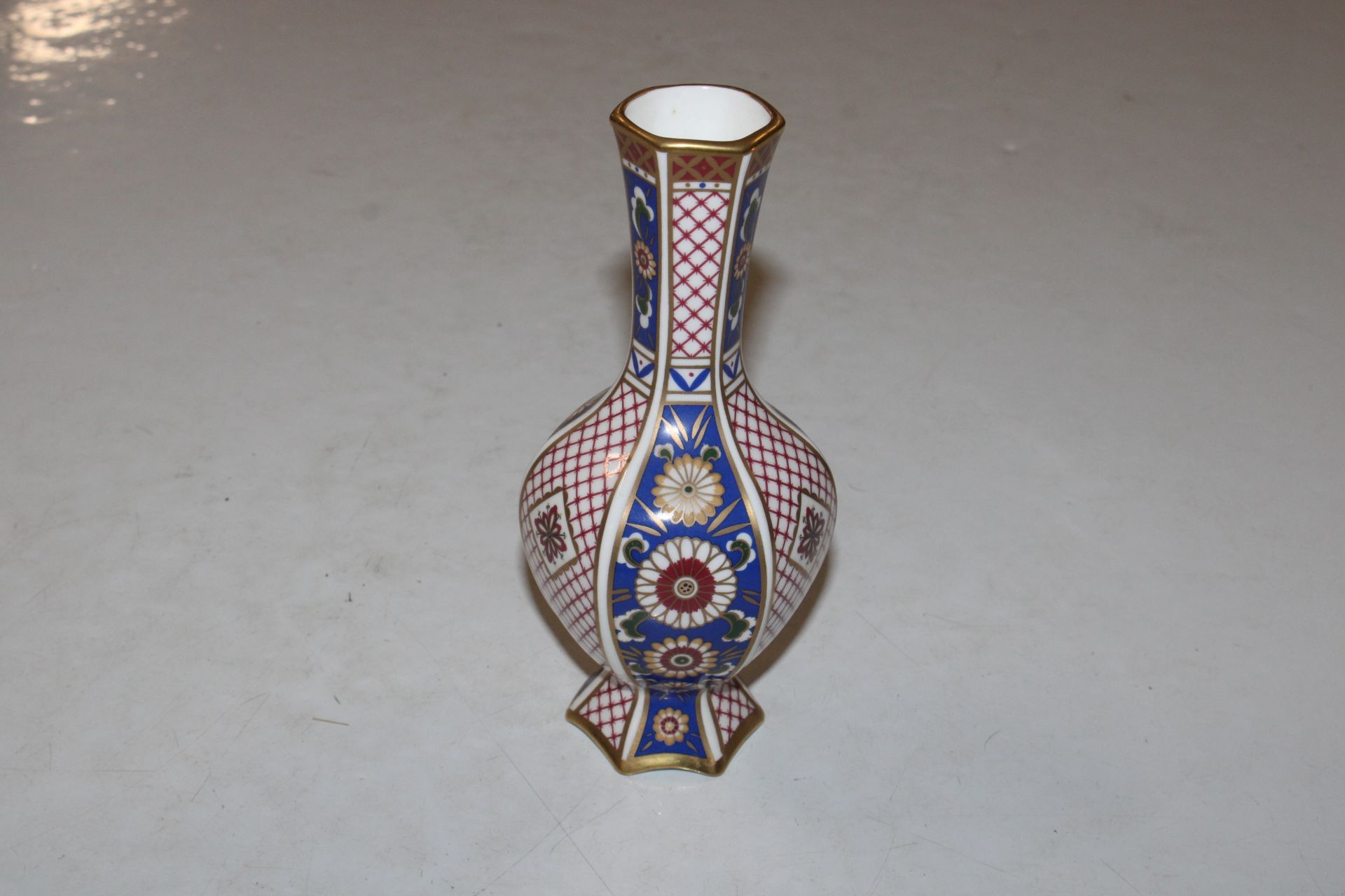 A Satsuma vase; and an Aynsley "Imperial" pattern - Image 9 of 14