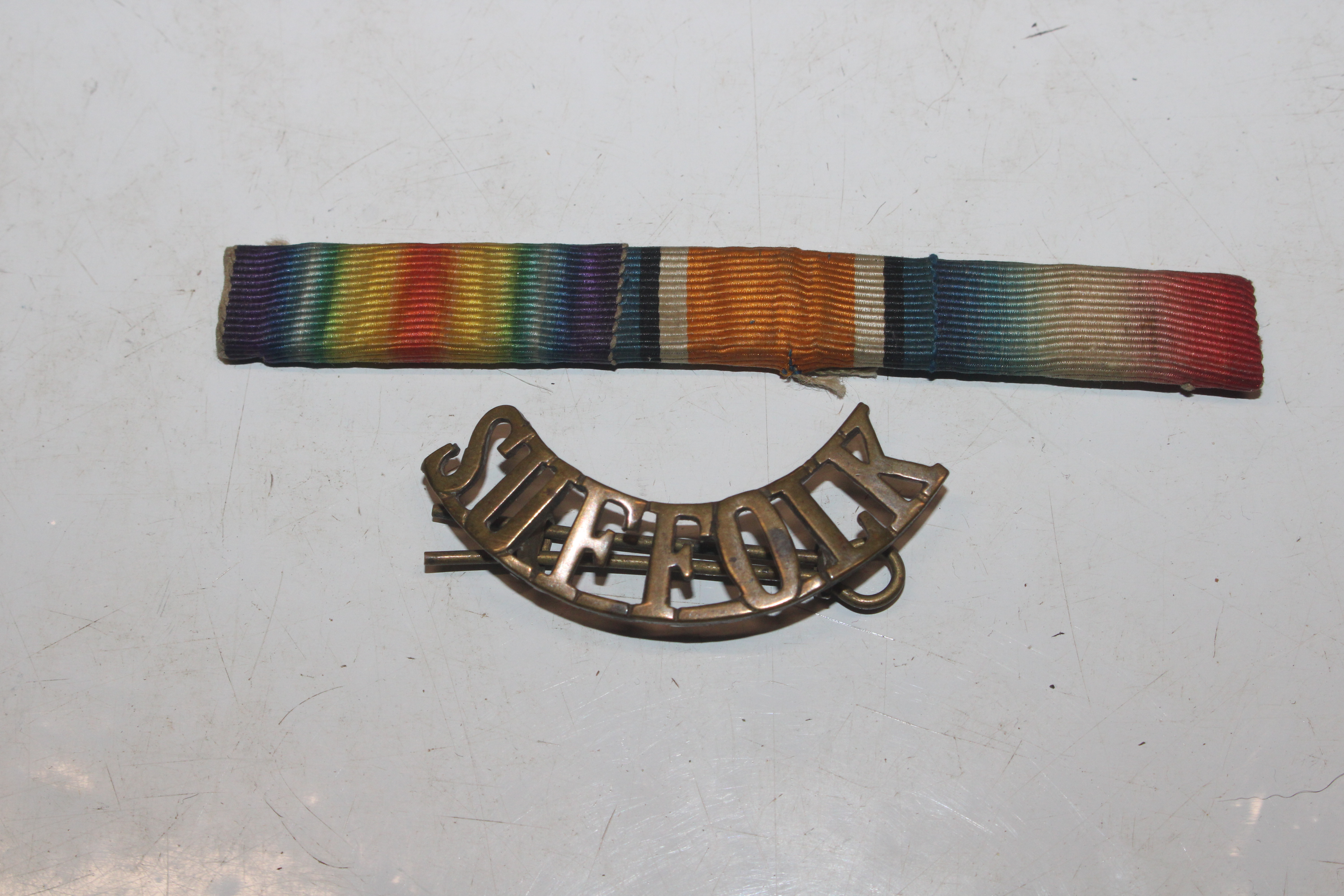 A box of military related and other cloth badges - Image 12 of 14