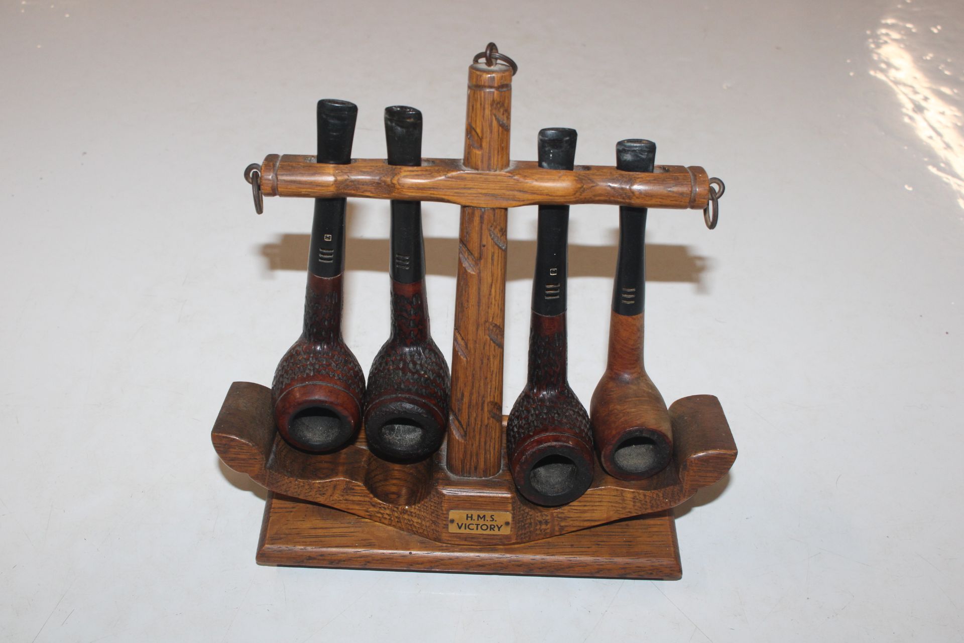 A box containing two pipe racks and various pipes - Image 15 of 32