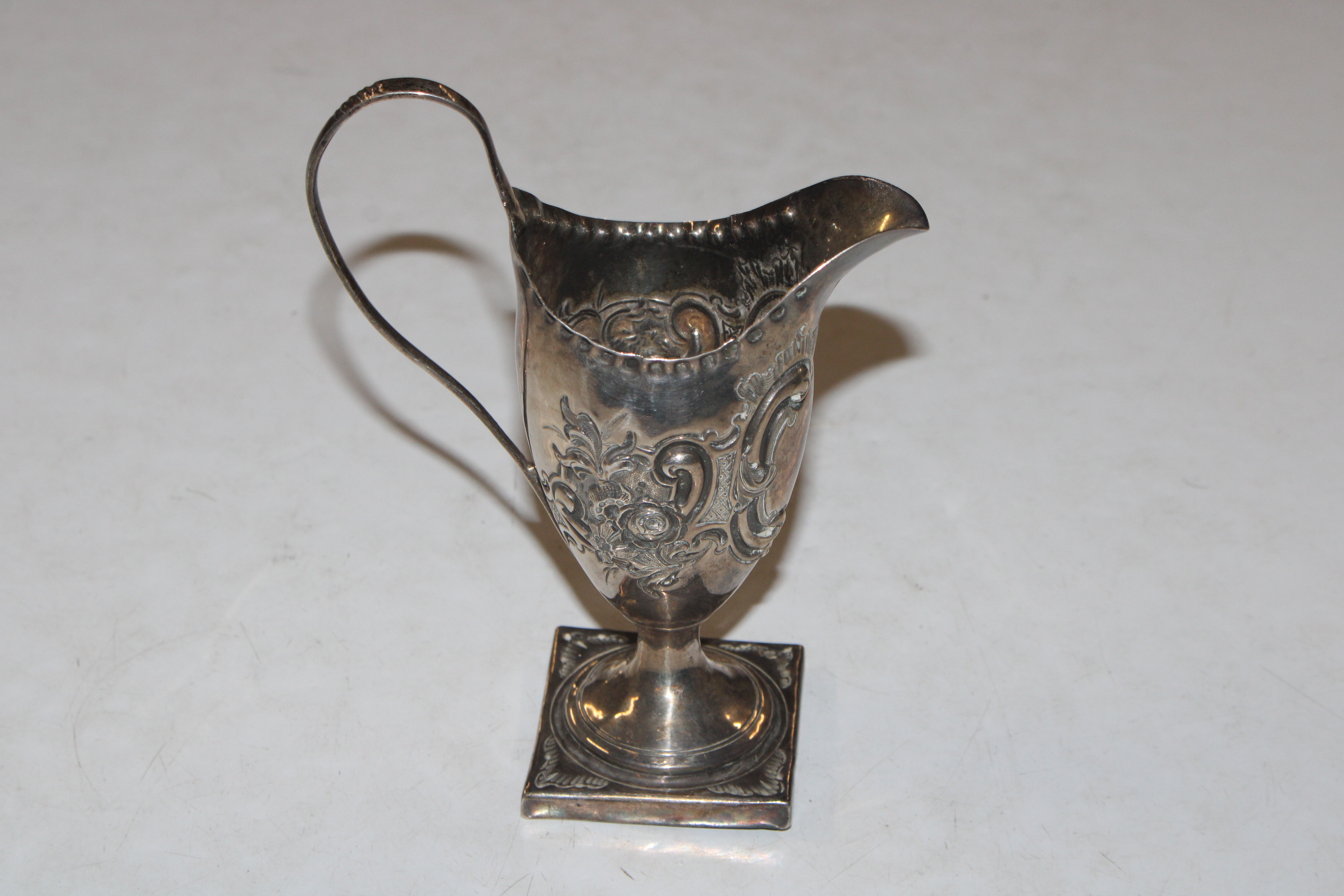 A silver cream jug, approx. 2oz (77gms) - Image 3 of 6