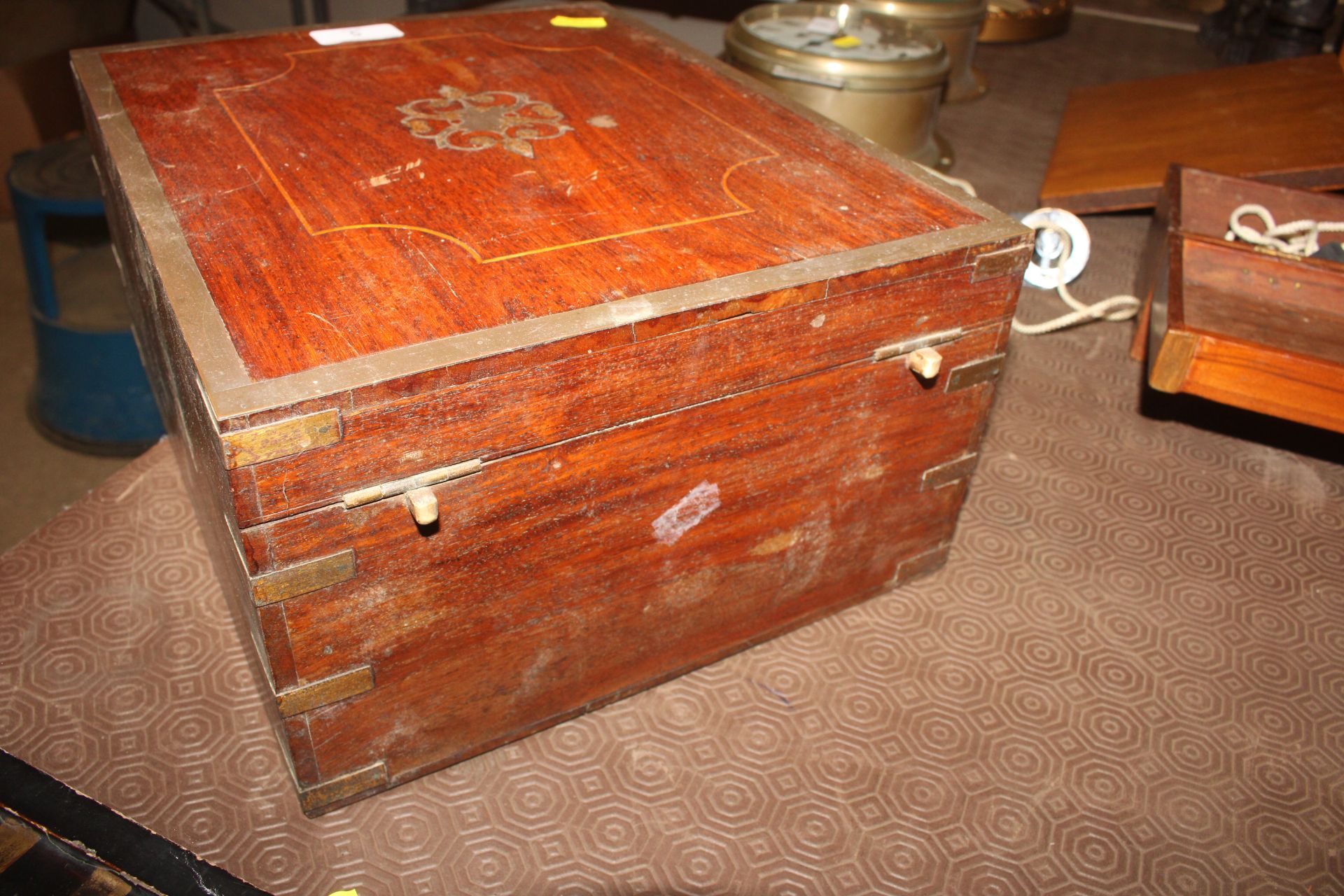 A rosewood and brass mounted travelling toilet box - Image 6 of 16