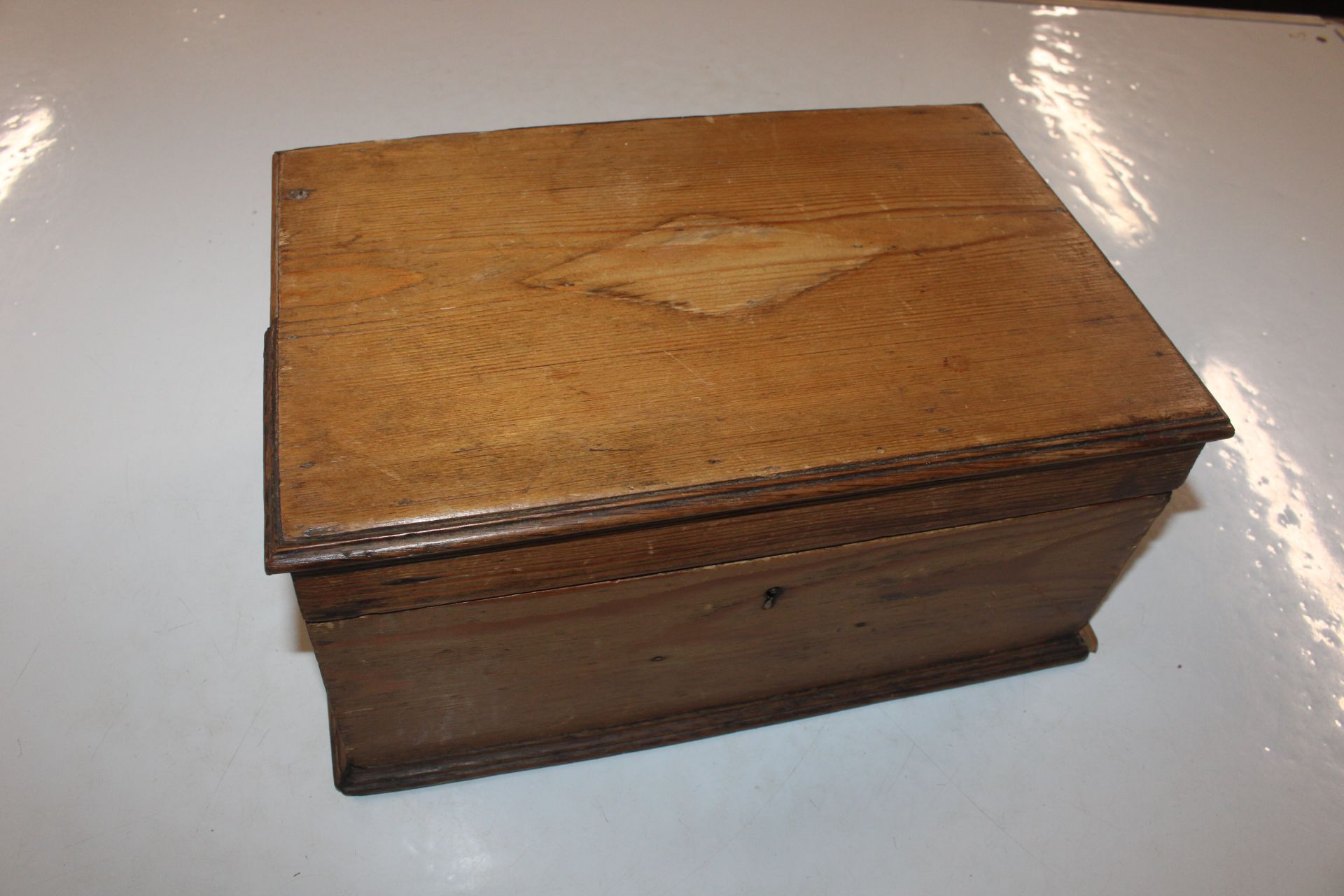 A pine box and contents of various jewellery to in - Image 8 of 9