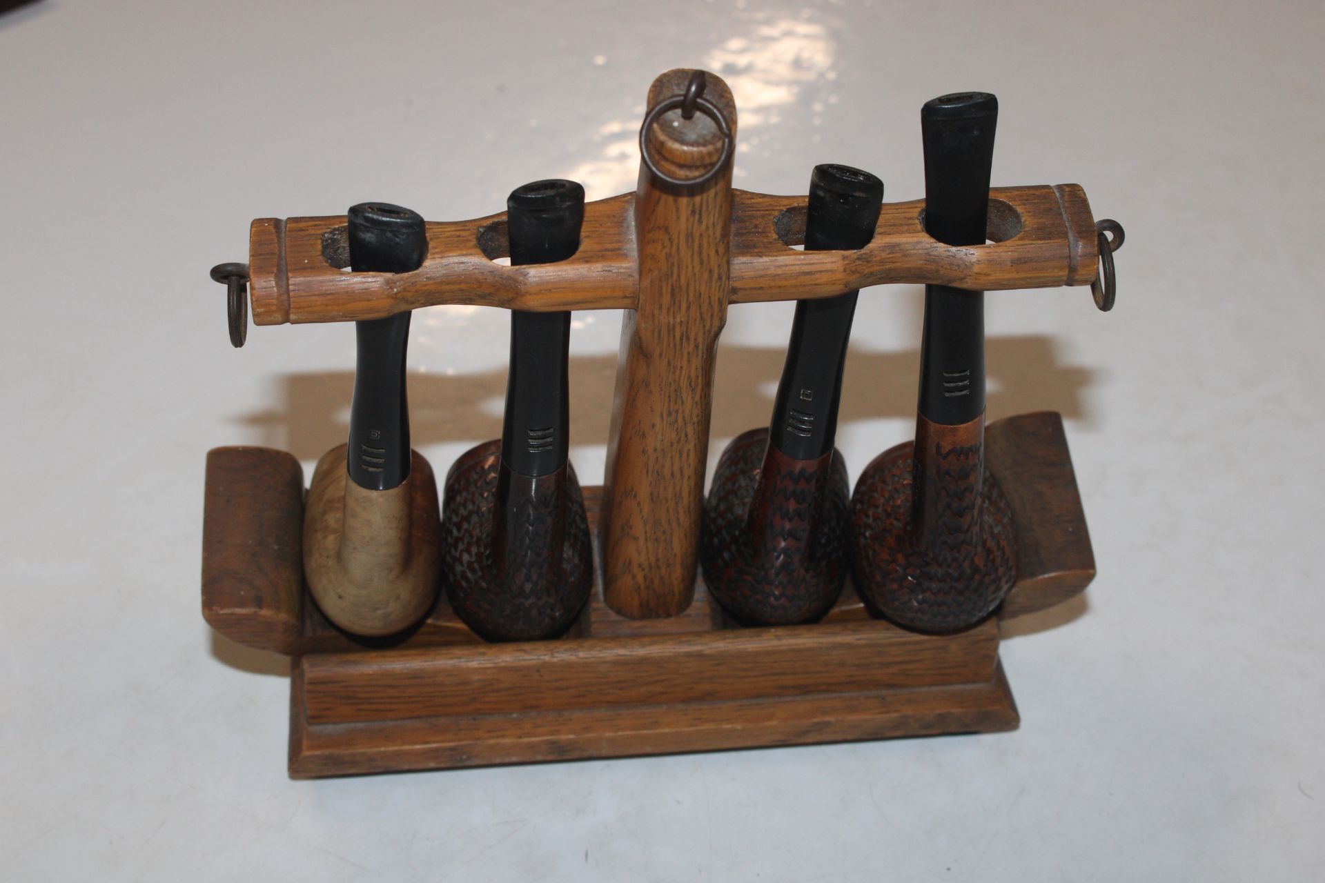 A box containing two pipe racks and various pipes - Image 31 of 32