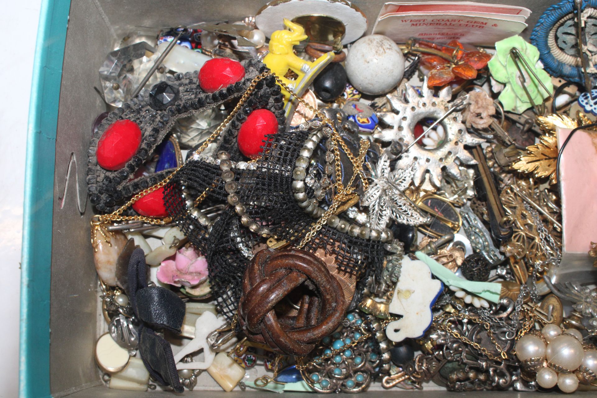 A box containing various costume jewellery; a micr - Image 2 of 34