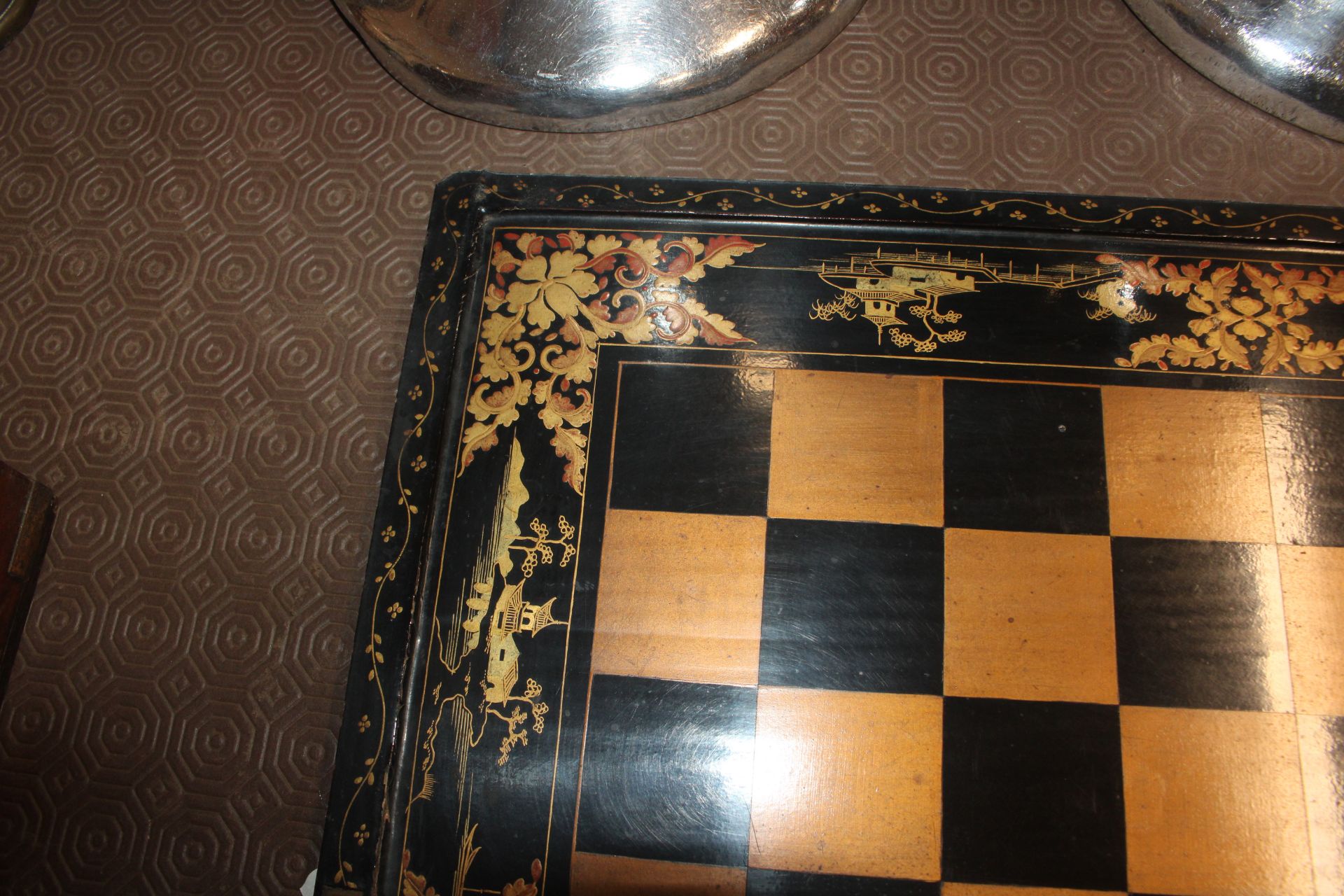 A 19th Century Chinese lacquered folding backgammo - Image 7 of 14