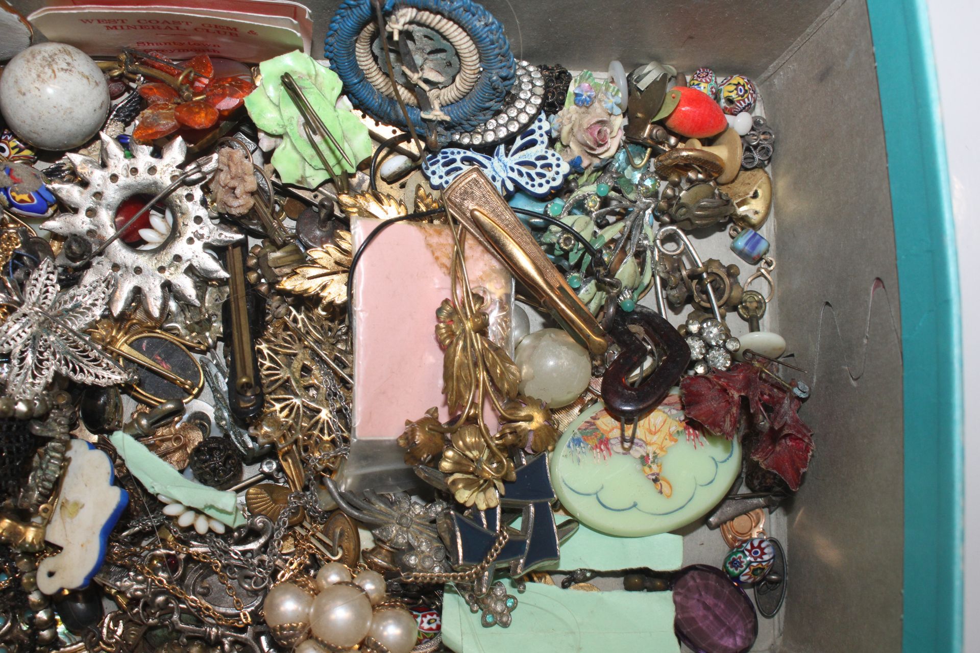 A box containing various costume jewellery; a micr - Image 3 of 34