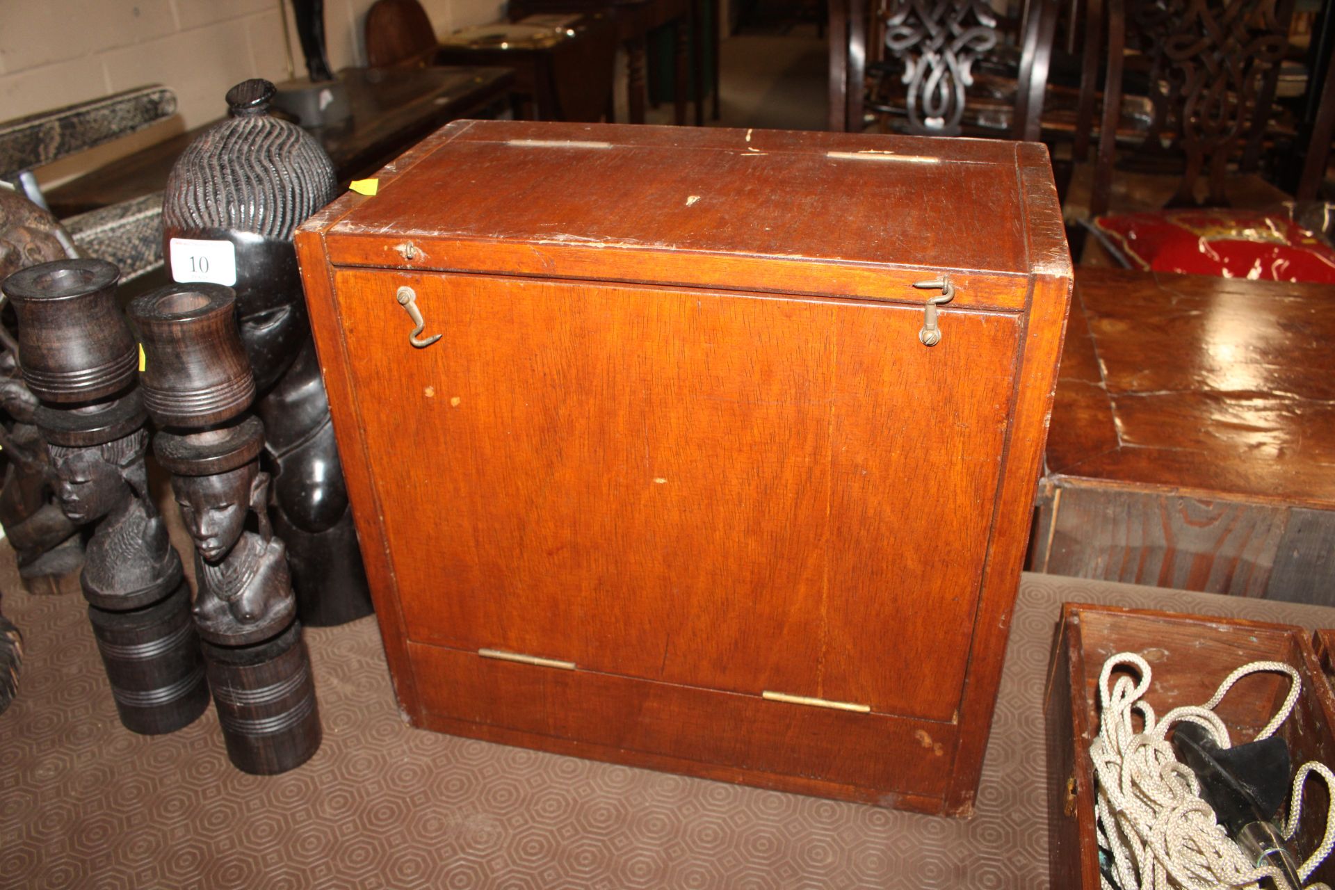 A wooden cased two bottle Tantalus - Image 7 of 8