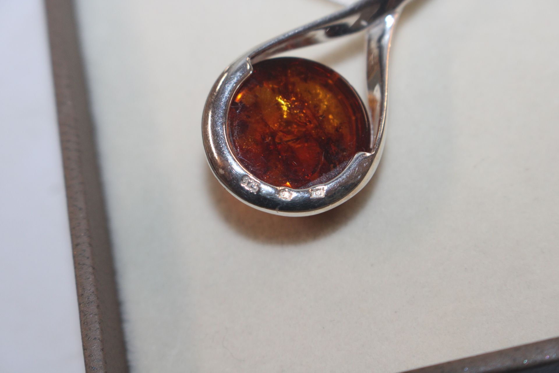 A Sterling silver and amber set pendant hung to ch - Image 3 of 6