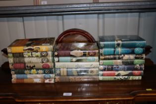 Nineteen volumes "The New Naturalist" in dust cove