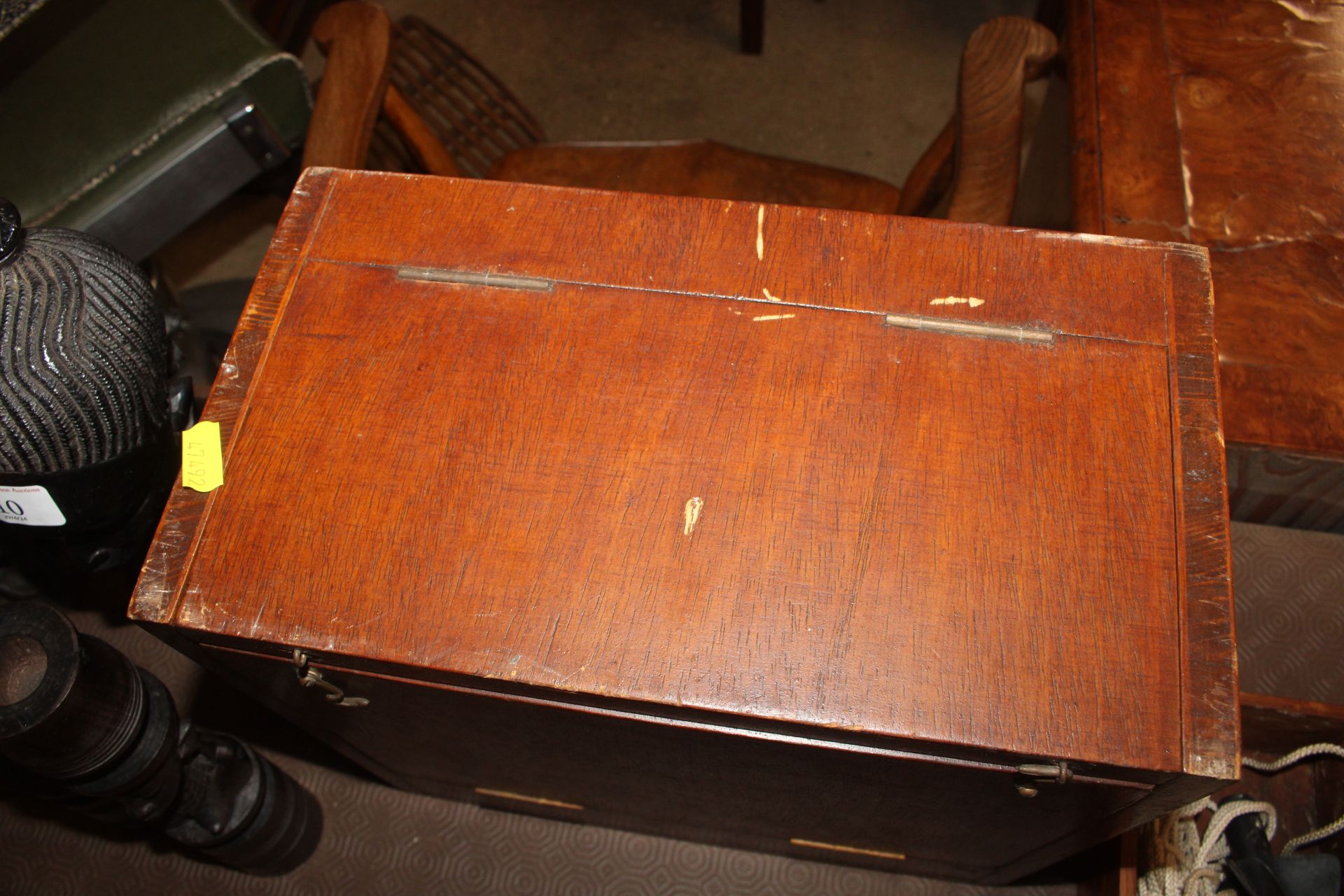 A wooden cased two bottle Tantalus - Image 8 of 8