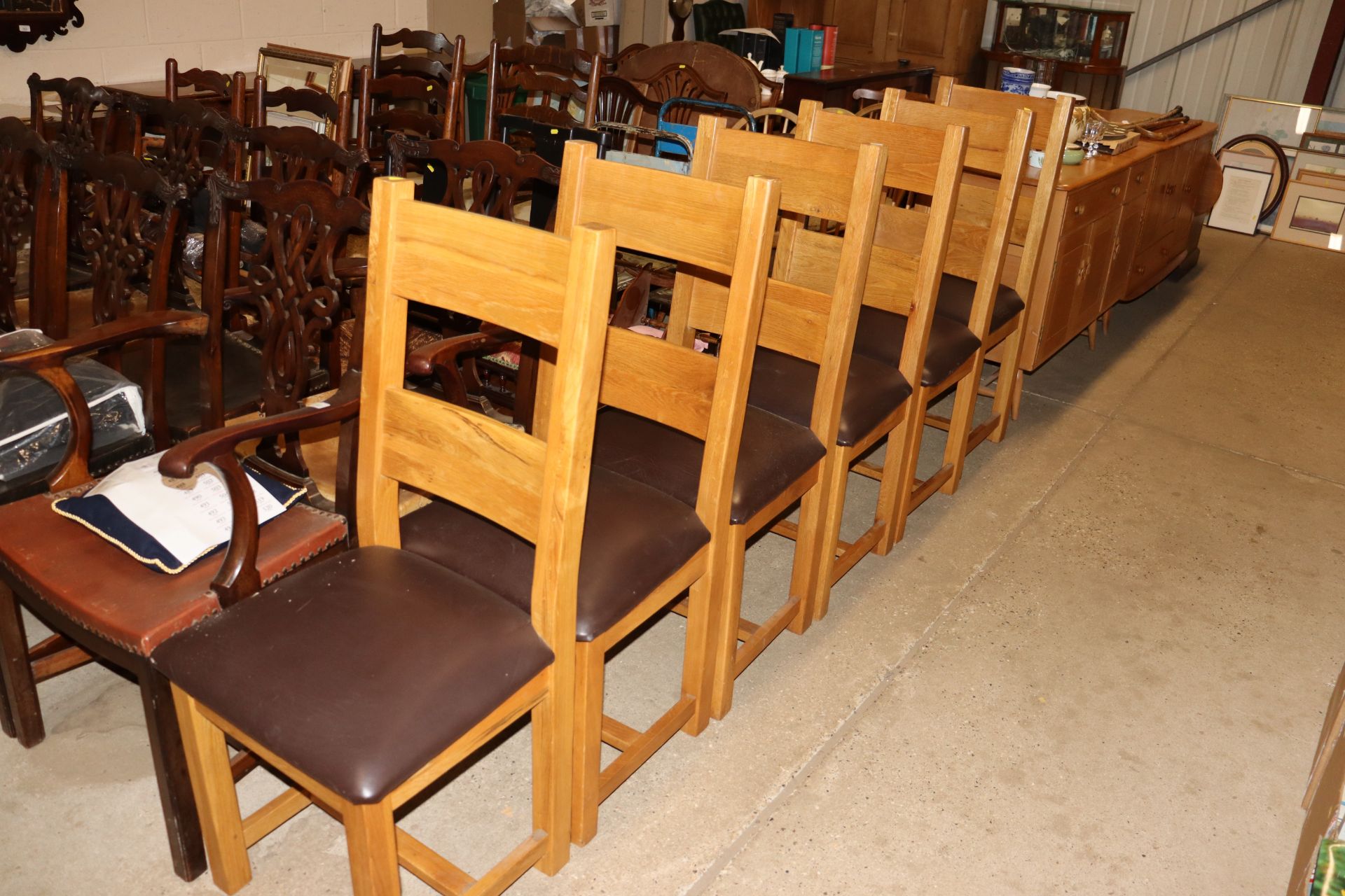 An extending oak dining table and six chairs - Image 2 of 2