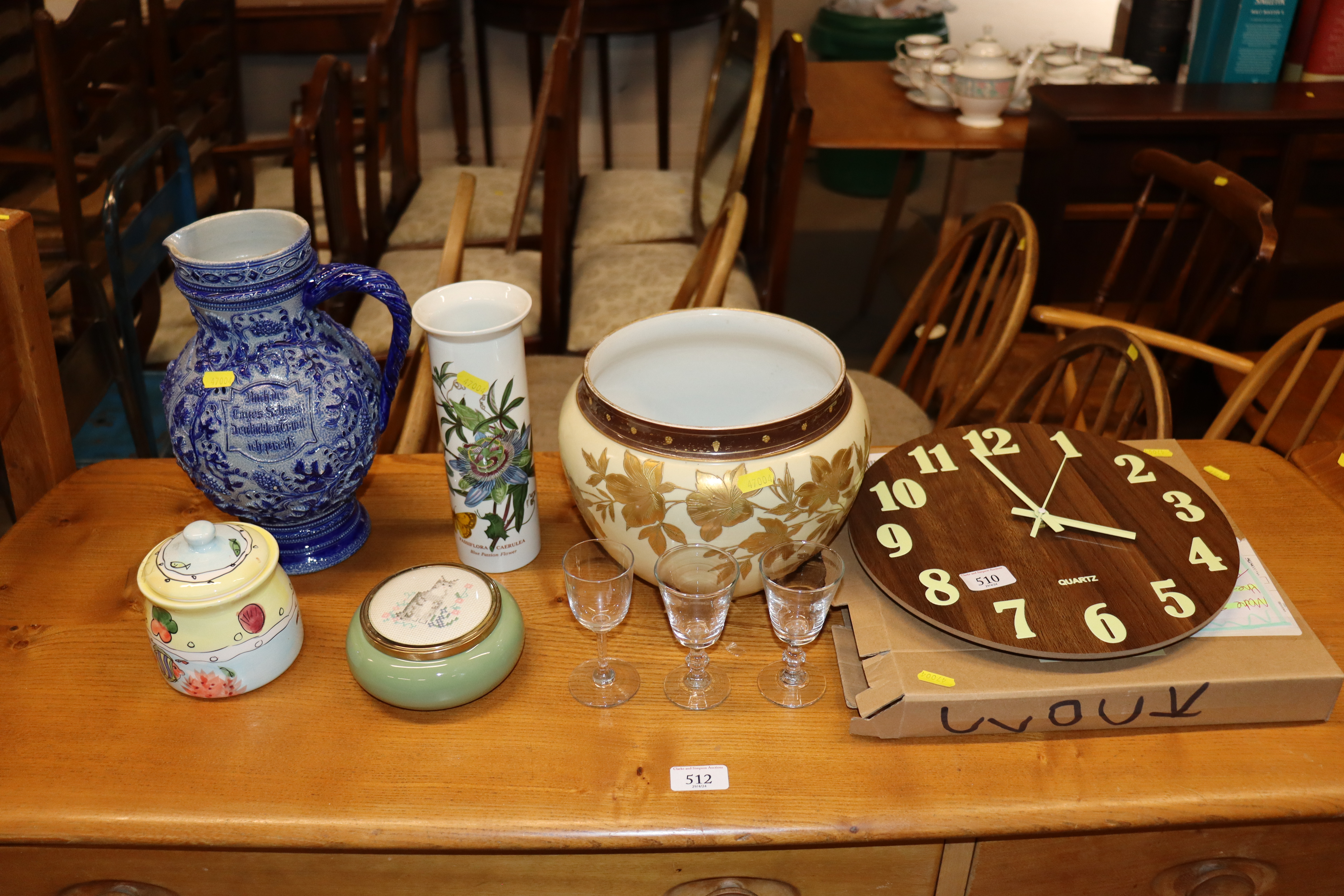 An early 20th Century porcelain and floral gilt de