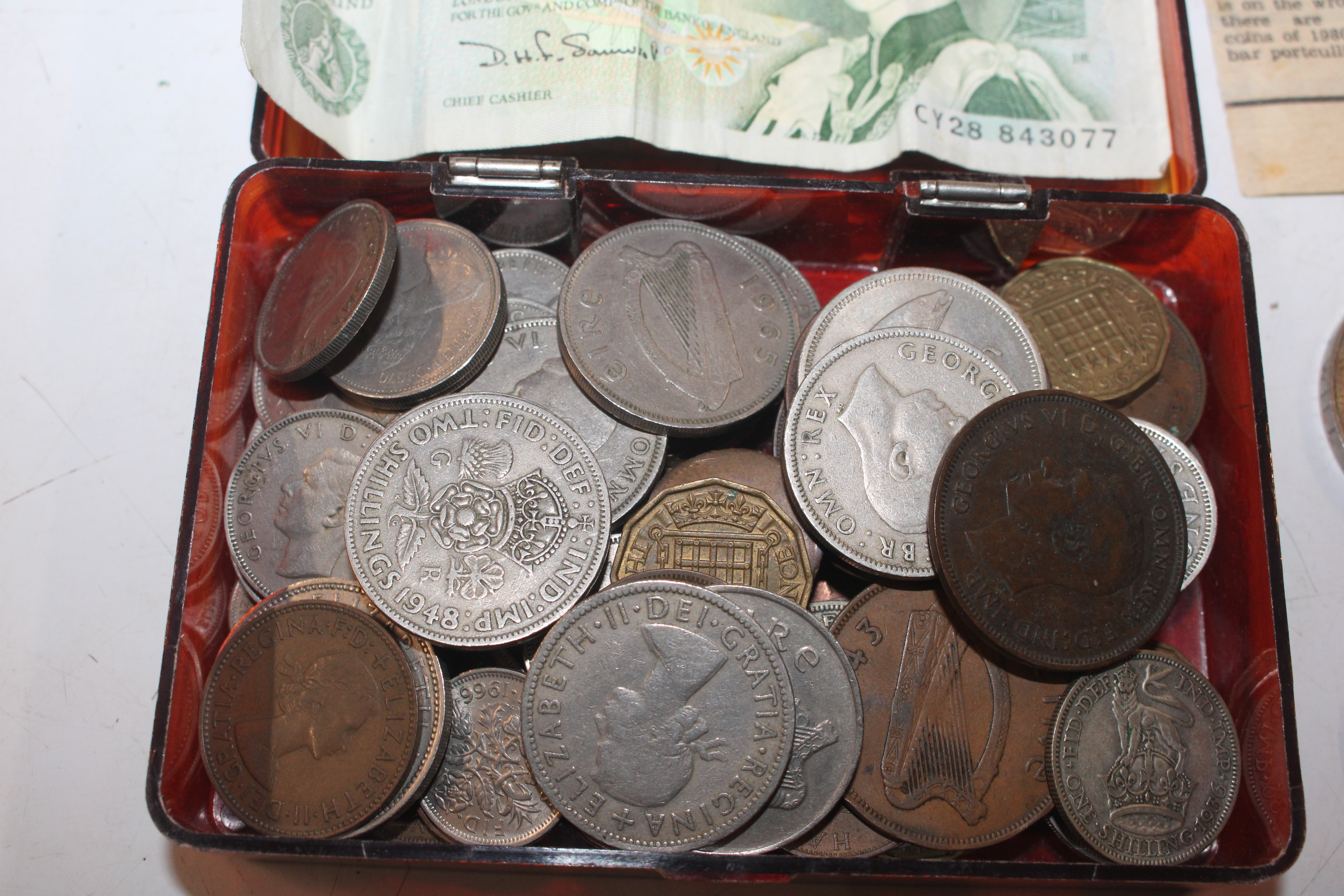 A box containing various coinage and a £1 note - Image 3 of 3