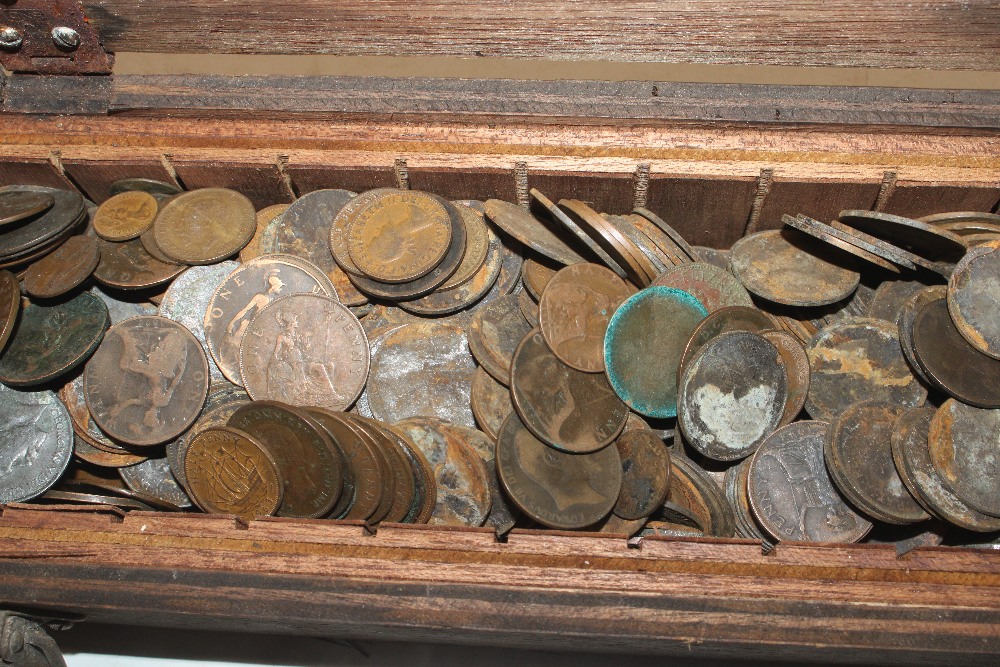 A wooden box and contents of various coinage - Image 6 of 8