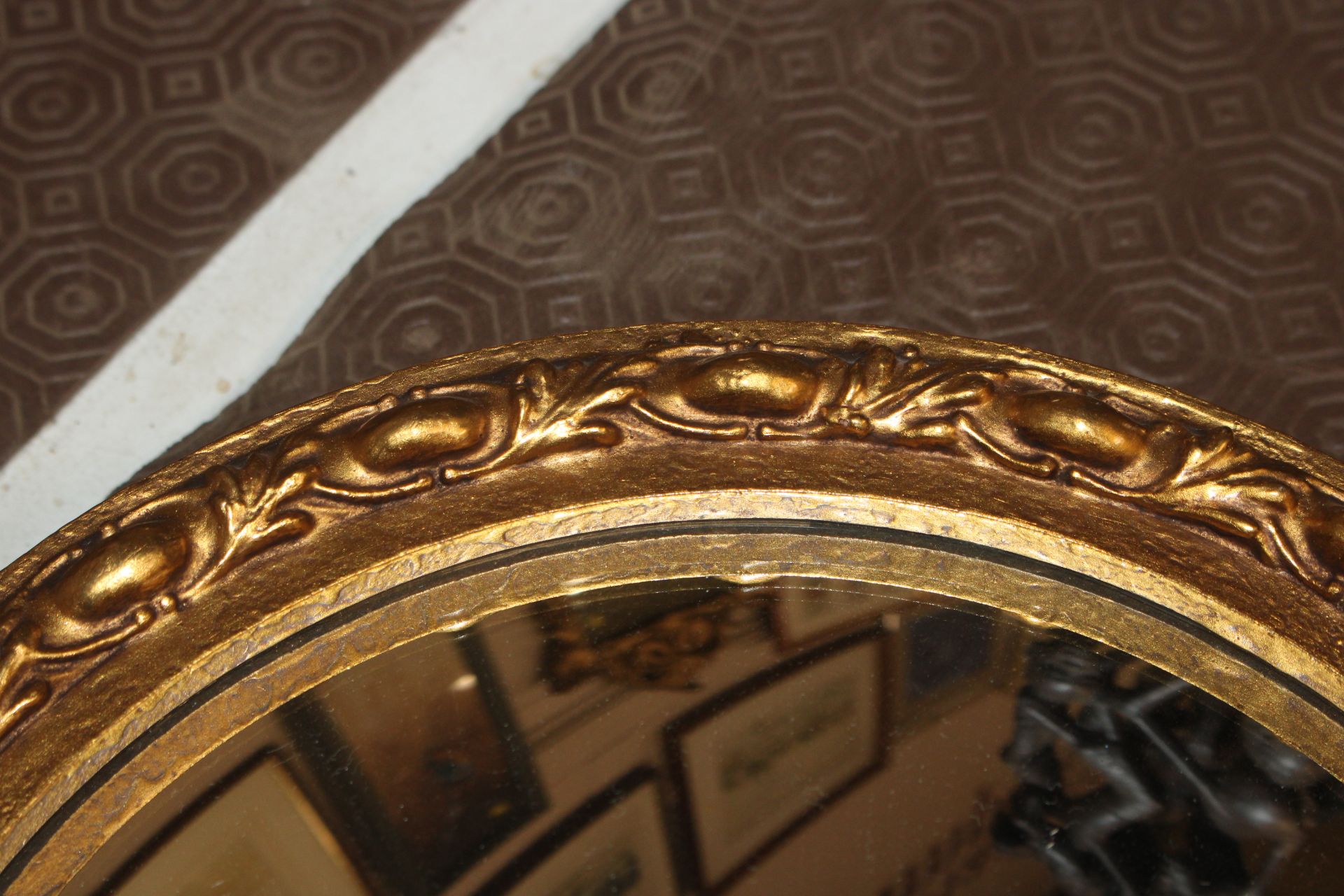A small gilt framed convex wall mirror - Image 2 of 5