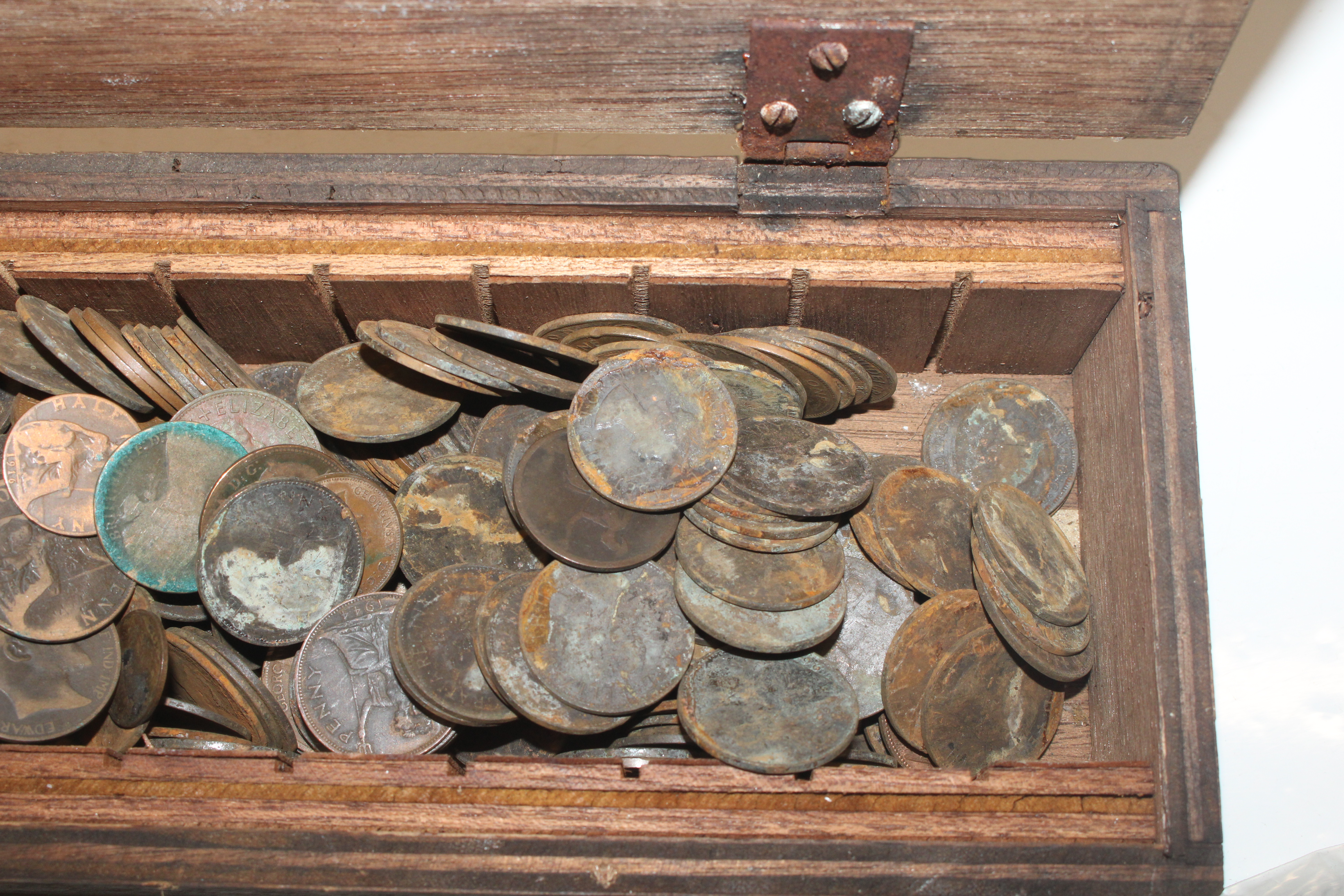 A wooden box and contents of various coinage - Image 7 of 8