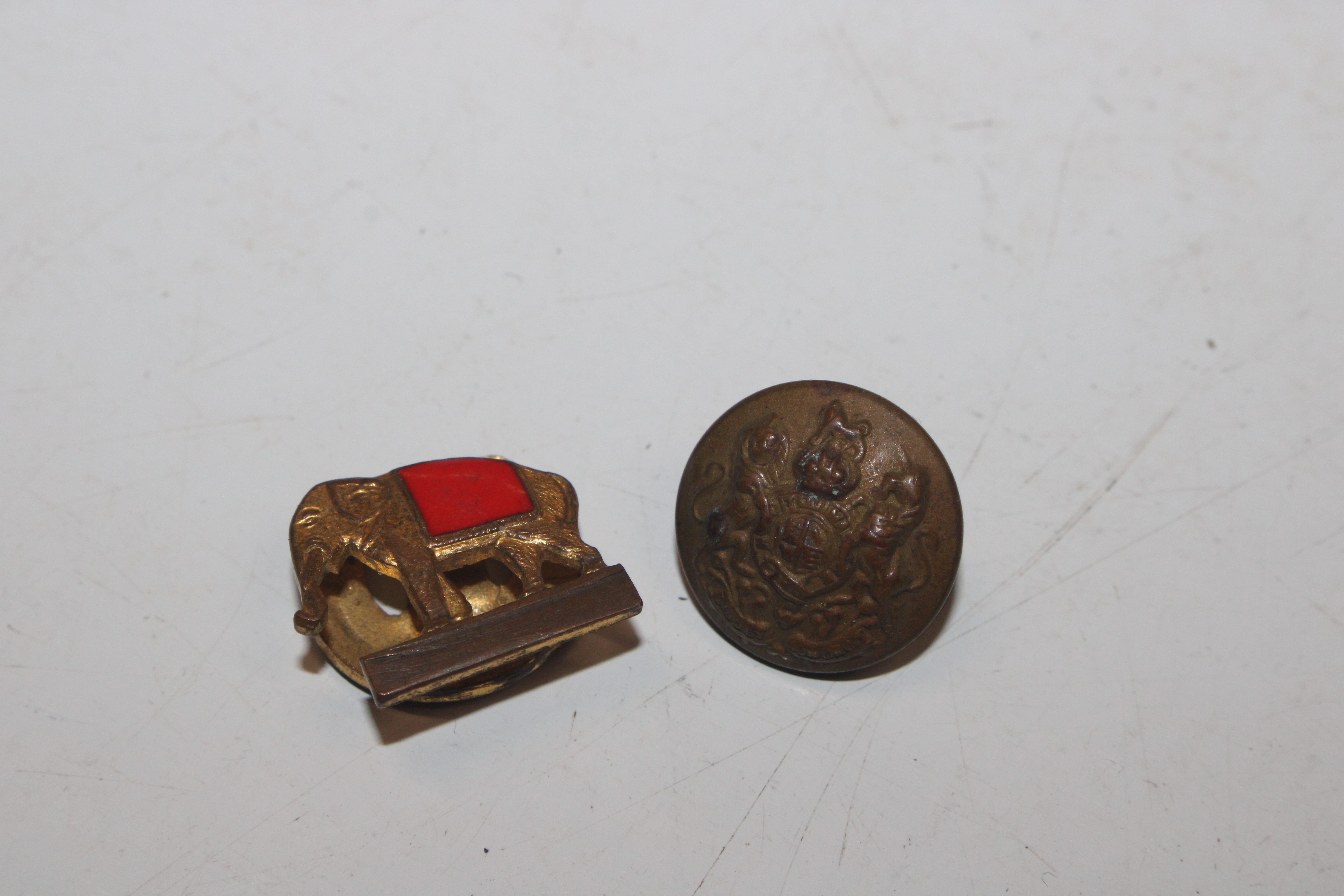 A box of military related and other cloth badges - Image 6 of 14