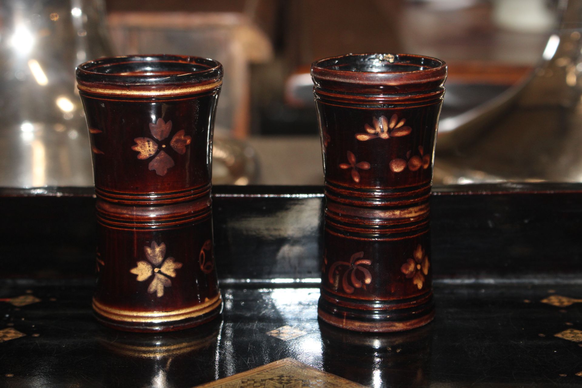 A 19th Century Chinese lacquered folding backgammo - Image 8 of 12