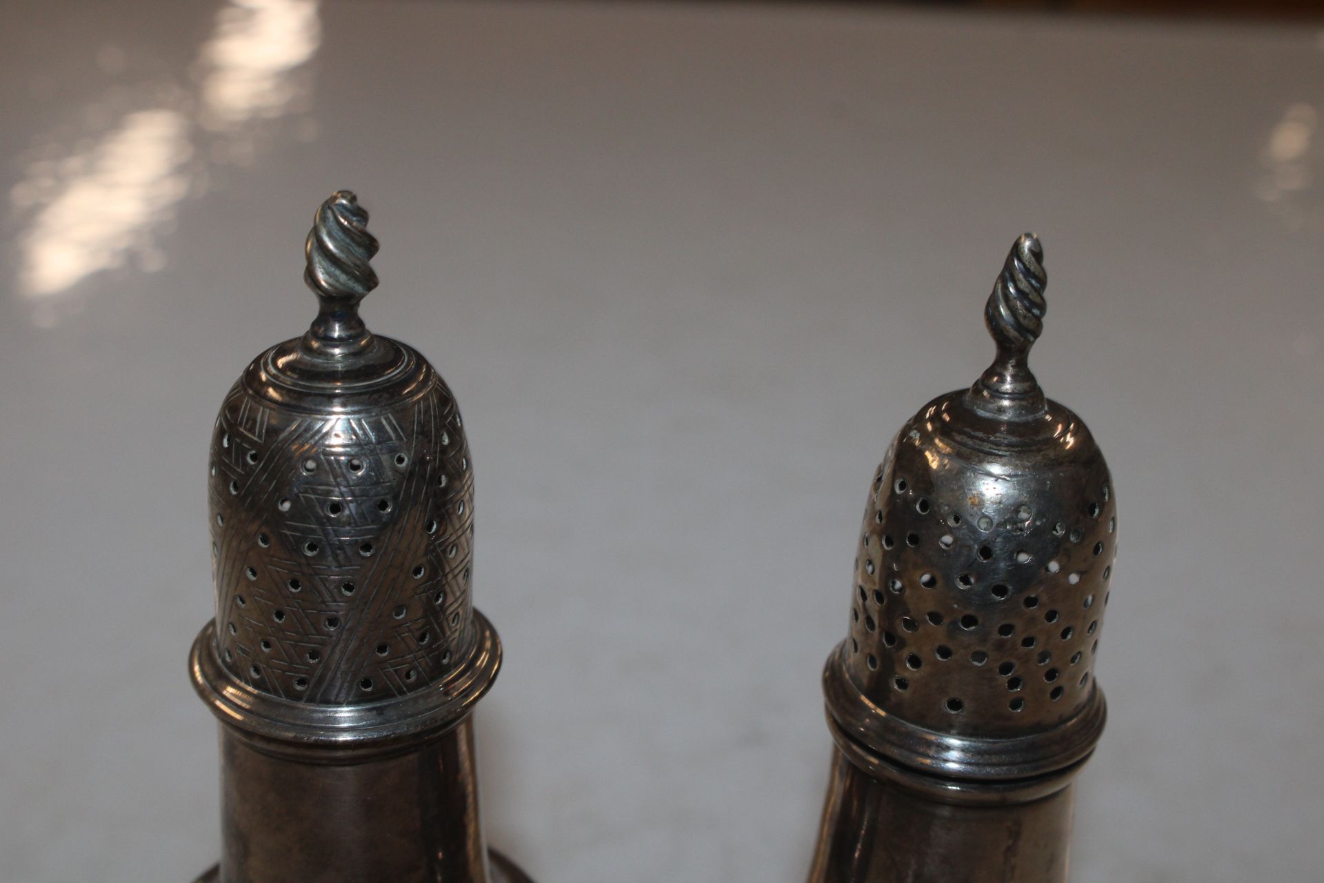 Two silver pepperettes approx. 3.5oz (141gms) - Image 2 of 5