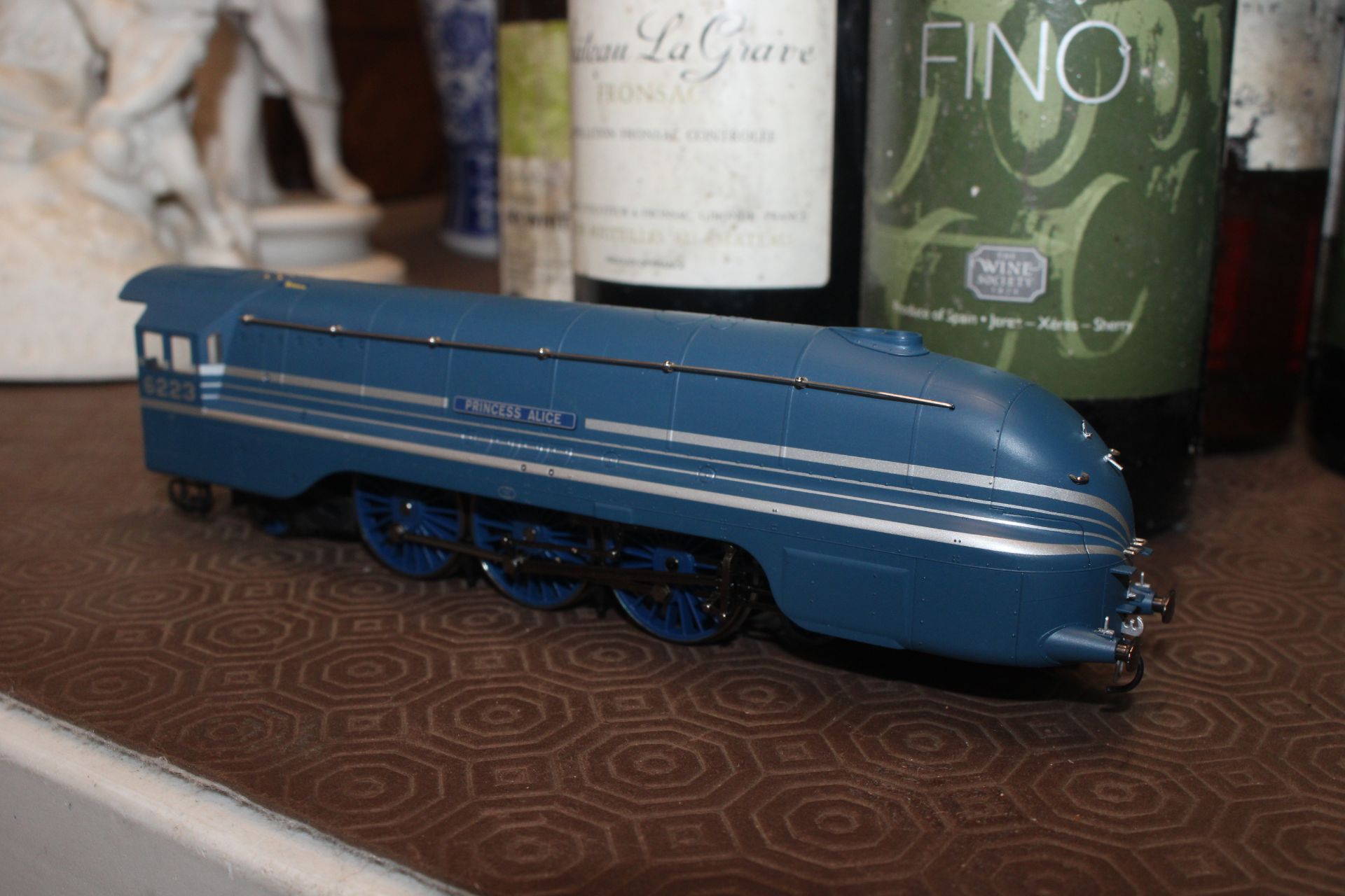 Two Hornby GNER 3306 locomotives; and carriages; and a LMS 6223 locomotive "Princess Alice" and - Image 22 of 34