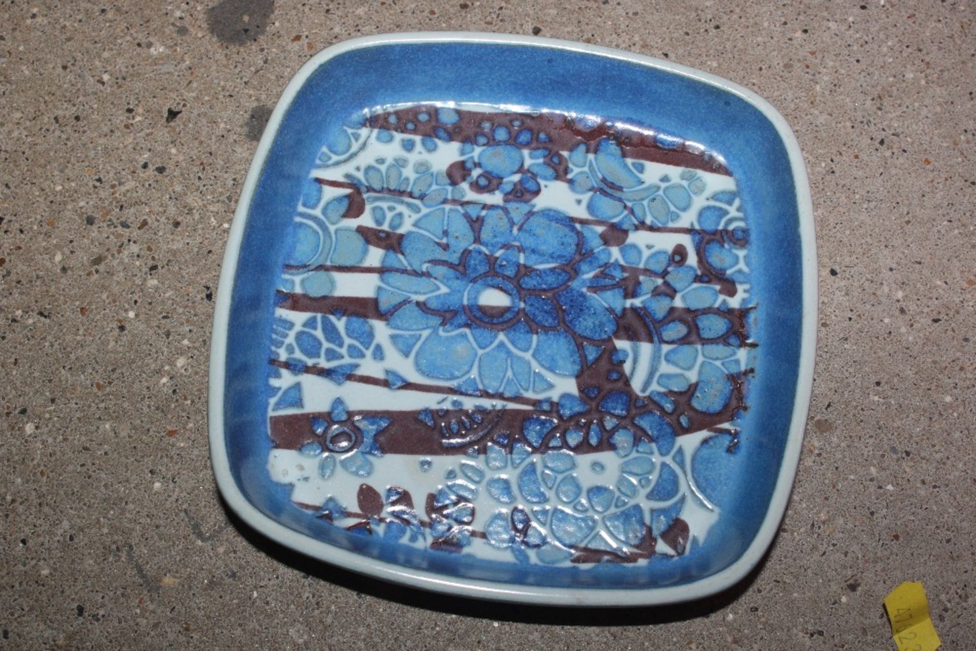 A quantity of blue and white china to include Roya - Image 10 of 11